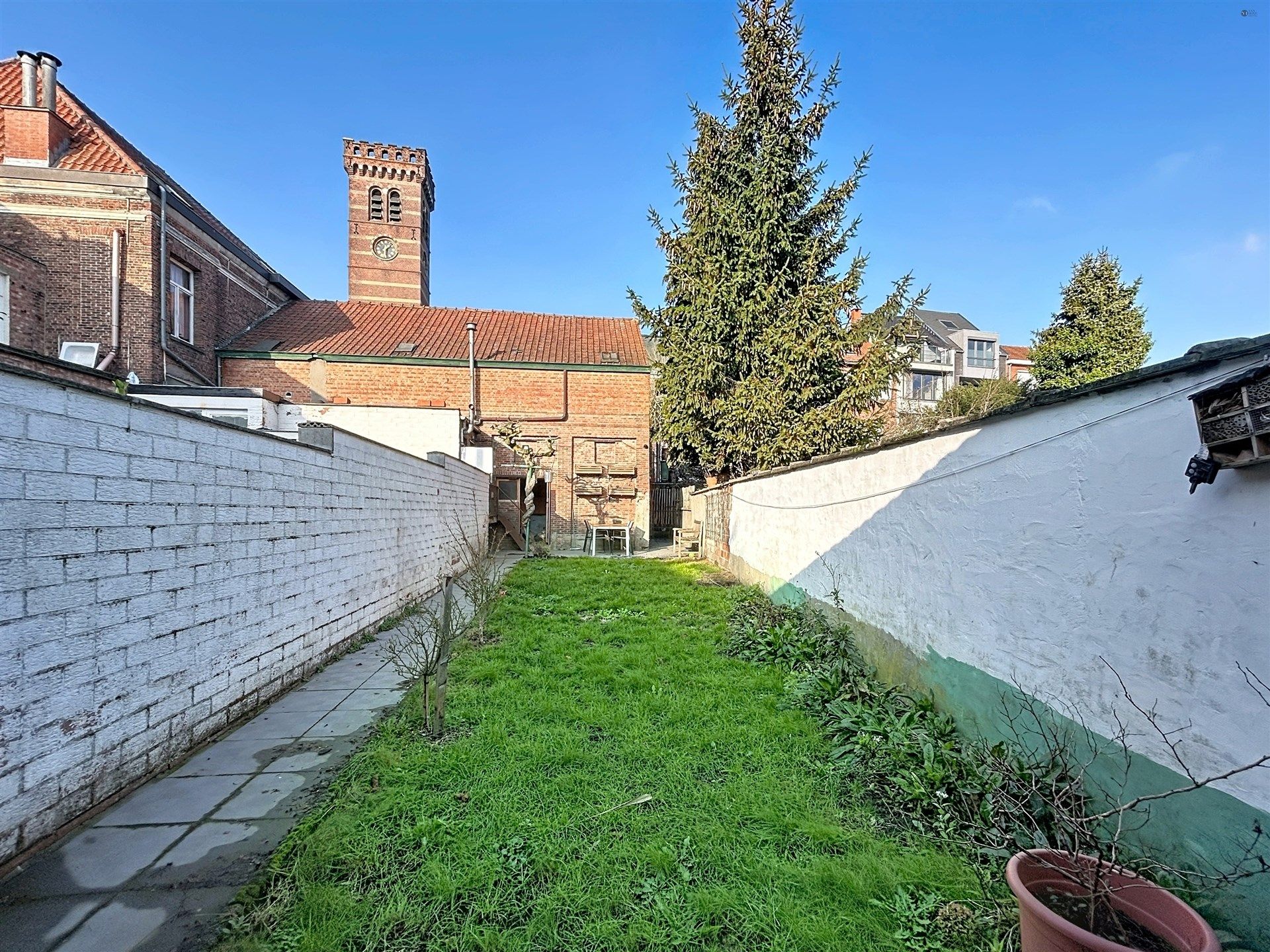 Half open bebouwing met 3 slaapkamers en 3 garages op perceel van 235m²  foto 8