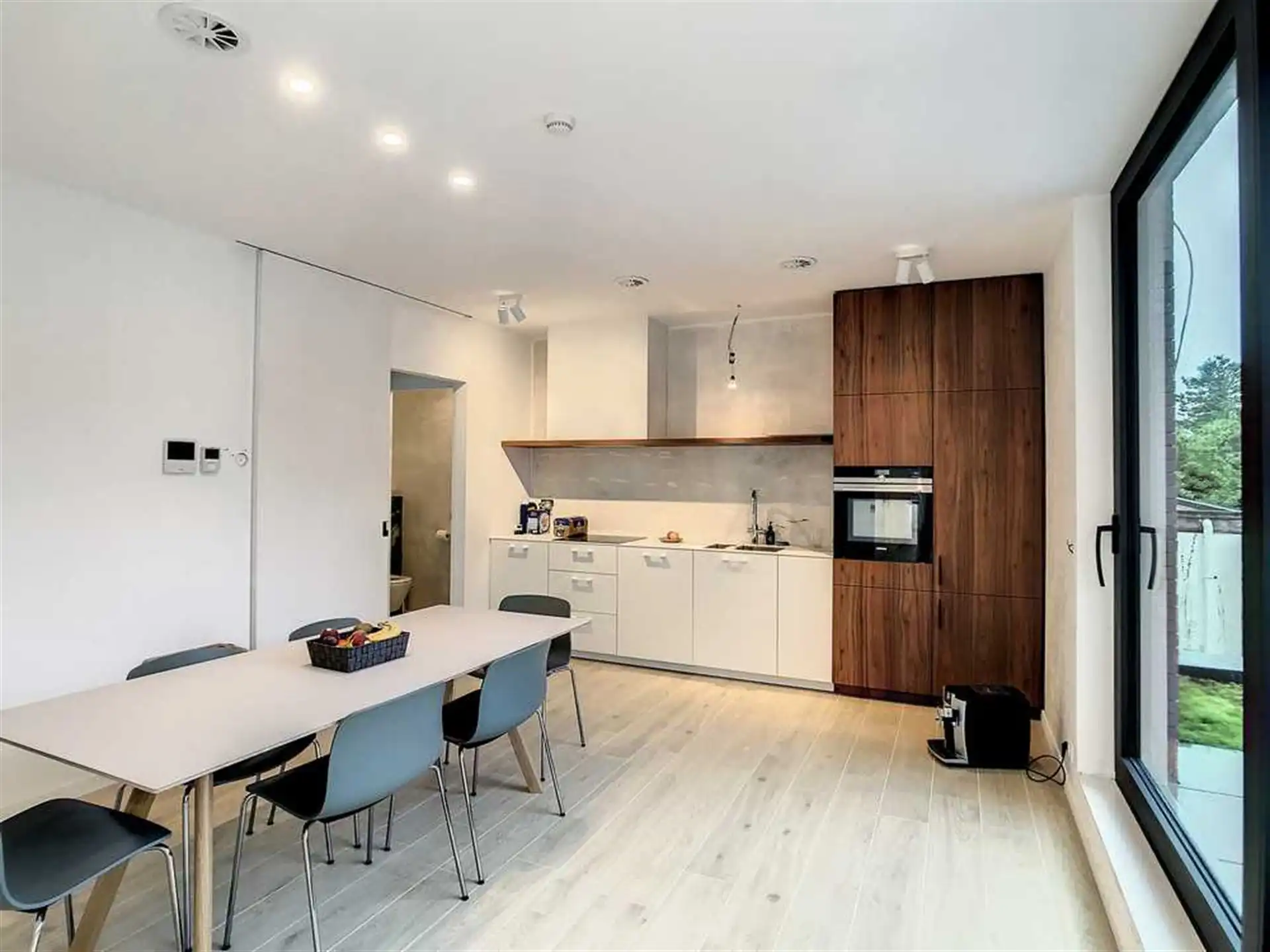 Moderne en lichtrijke praktijkruimte in nieuw gebouw foto 10