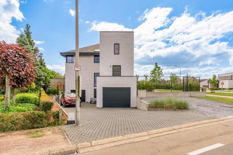 Zeer ruim en stijlvol penthouse met tuin en garage foto 2