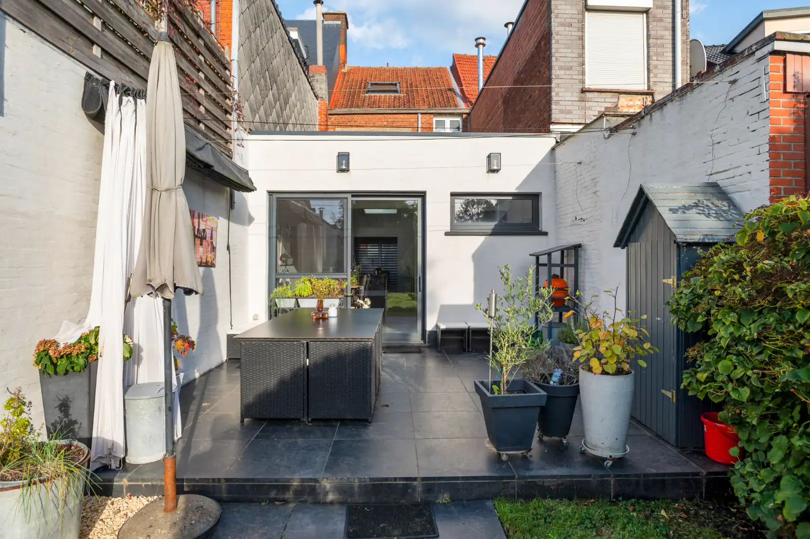 Verrassend ruim en energiezuinig wonen met een zonnige tuin in Schoten! foto 13
