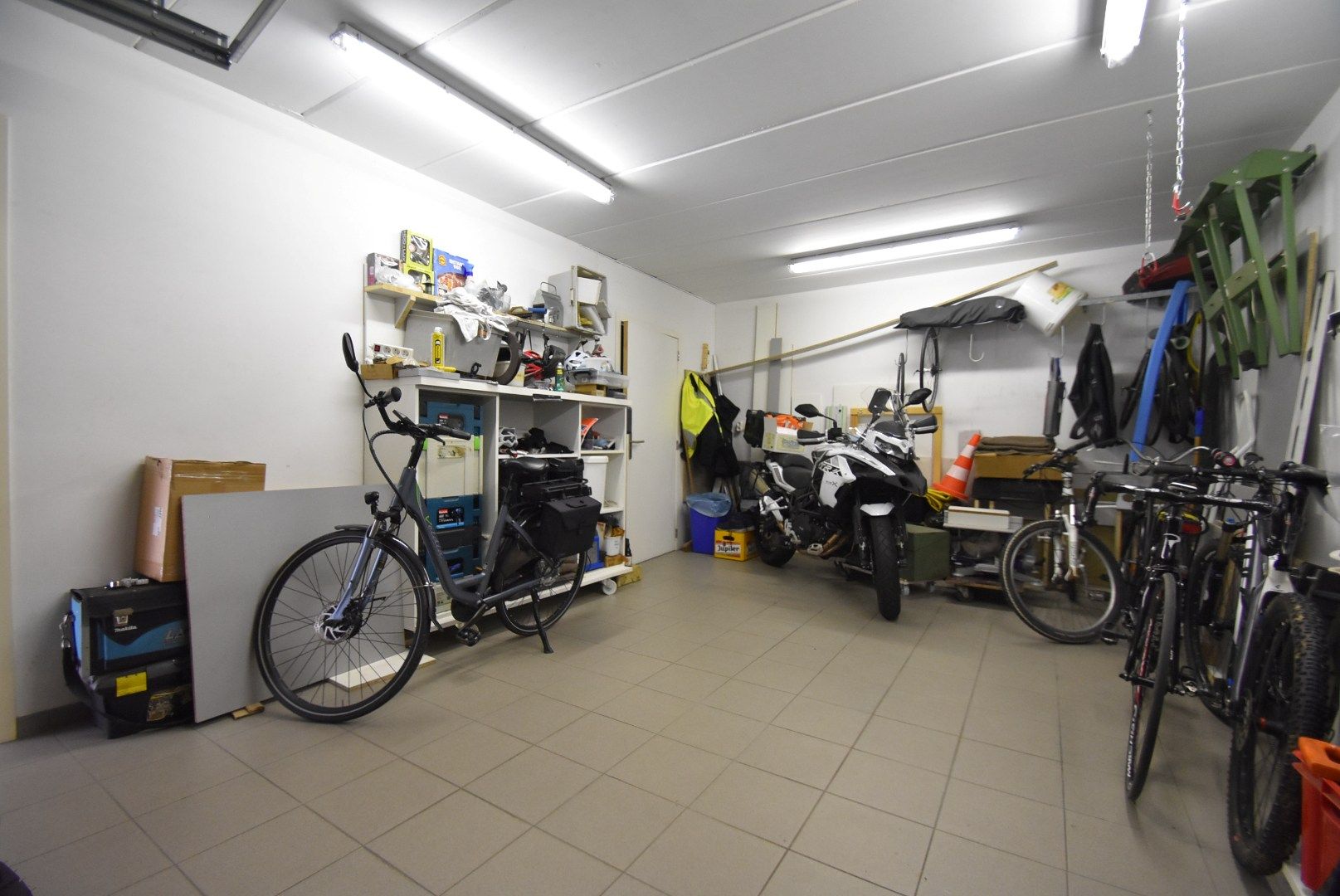 Zeer nette en ruime stadswoning/duplex-appartement met inpandige garage in hartje Bilzen foto 30