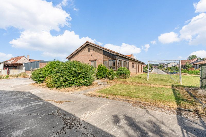 Gelijkvloerse woning met grote loods achteraan op 25are foto 19