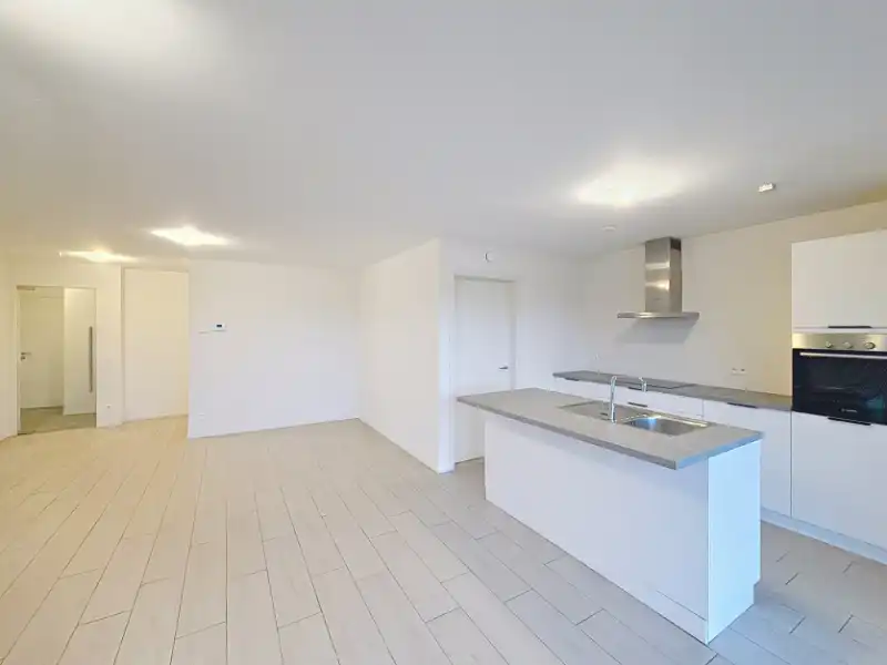 Modern 2-slaapkamer appartement in het centrum met een ruim terras en ondergrondse parking foto 3