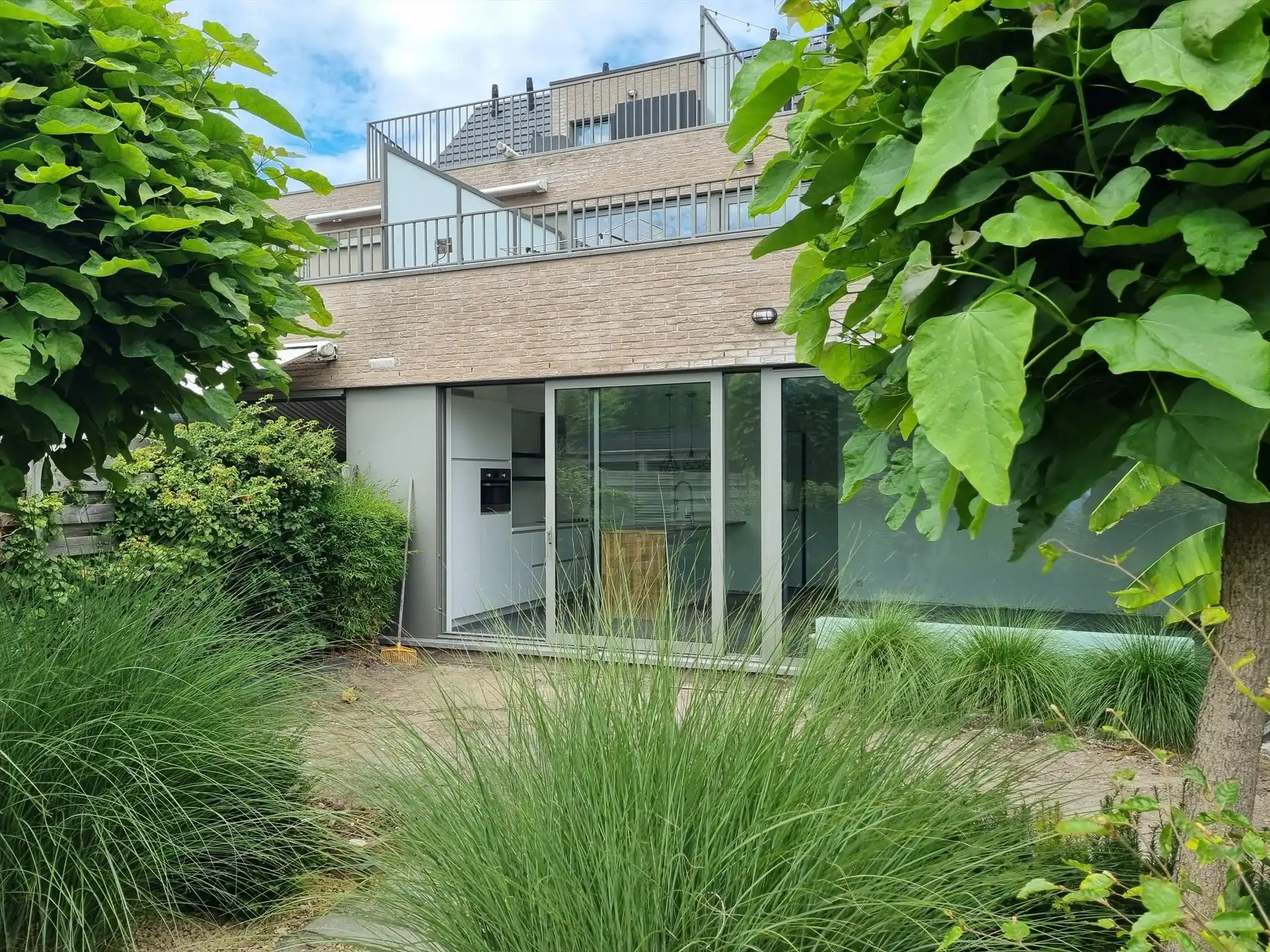 Knap gelijkvloers éénslaapkamerappartement met tuin en garagebox. foto 16