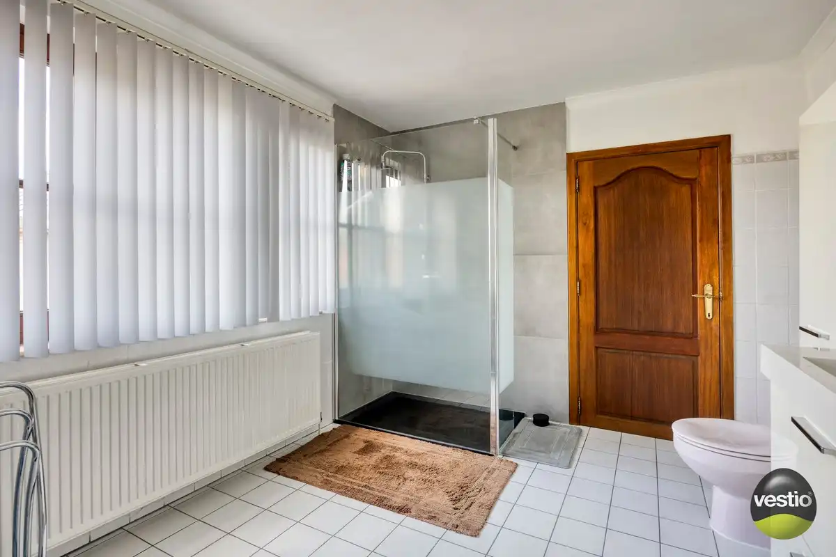 Schitterend gelegen woning met 4 slaapkamers, tuin en garagebox. foto 13