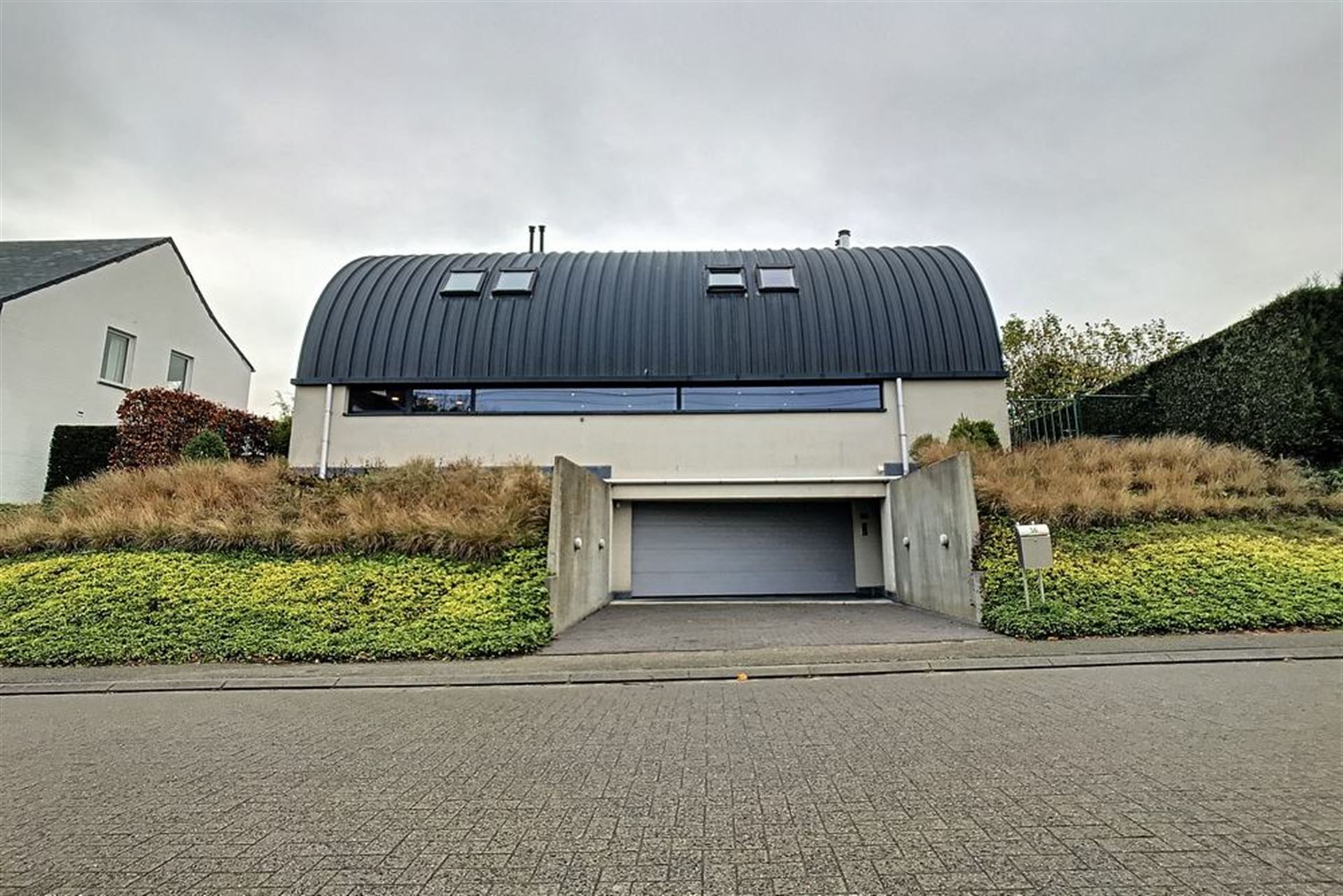 Mooie alleenstaande villa foto {{pictureIndex}}