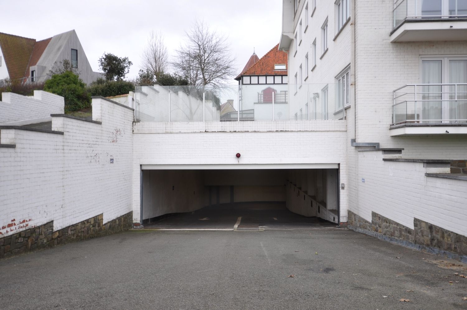 Zeer goed gelegen garage aan het Stübbenpark in Duinbergen foto 2