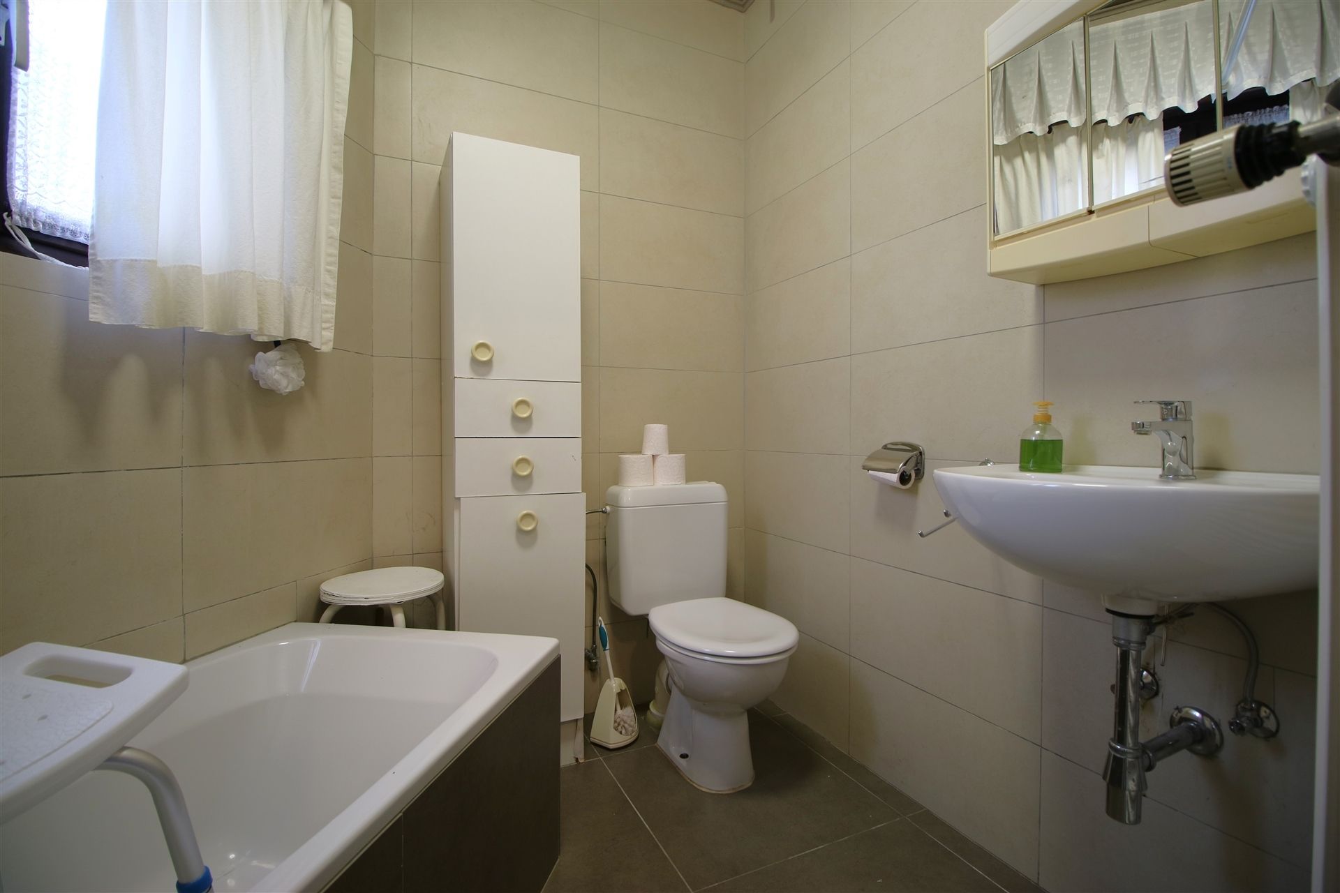 Te renoveren woning / handelshuis in het centrum foto 13