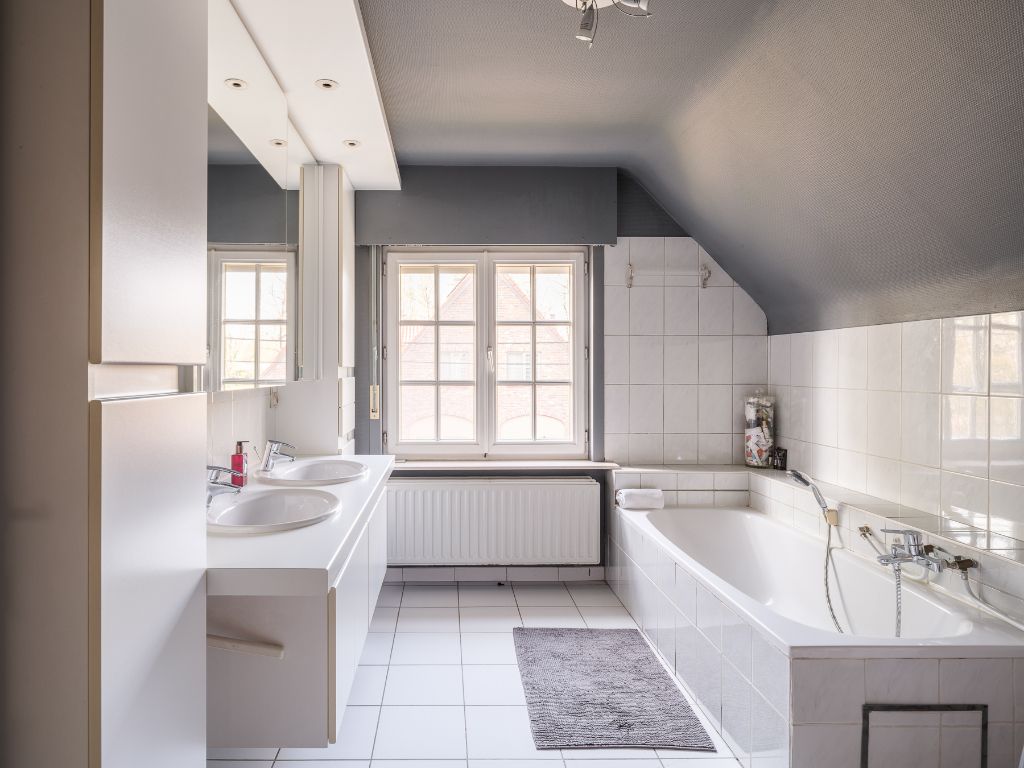 Instapklare, vrijstaande woning met zwembad op een zonnig perceel, drie slaapkamers en de mogelijkheid voor een praktijkruimte in een rustige omgeving. foto 29
