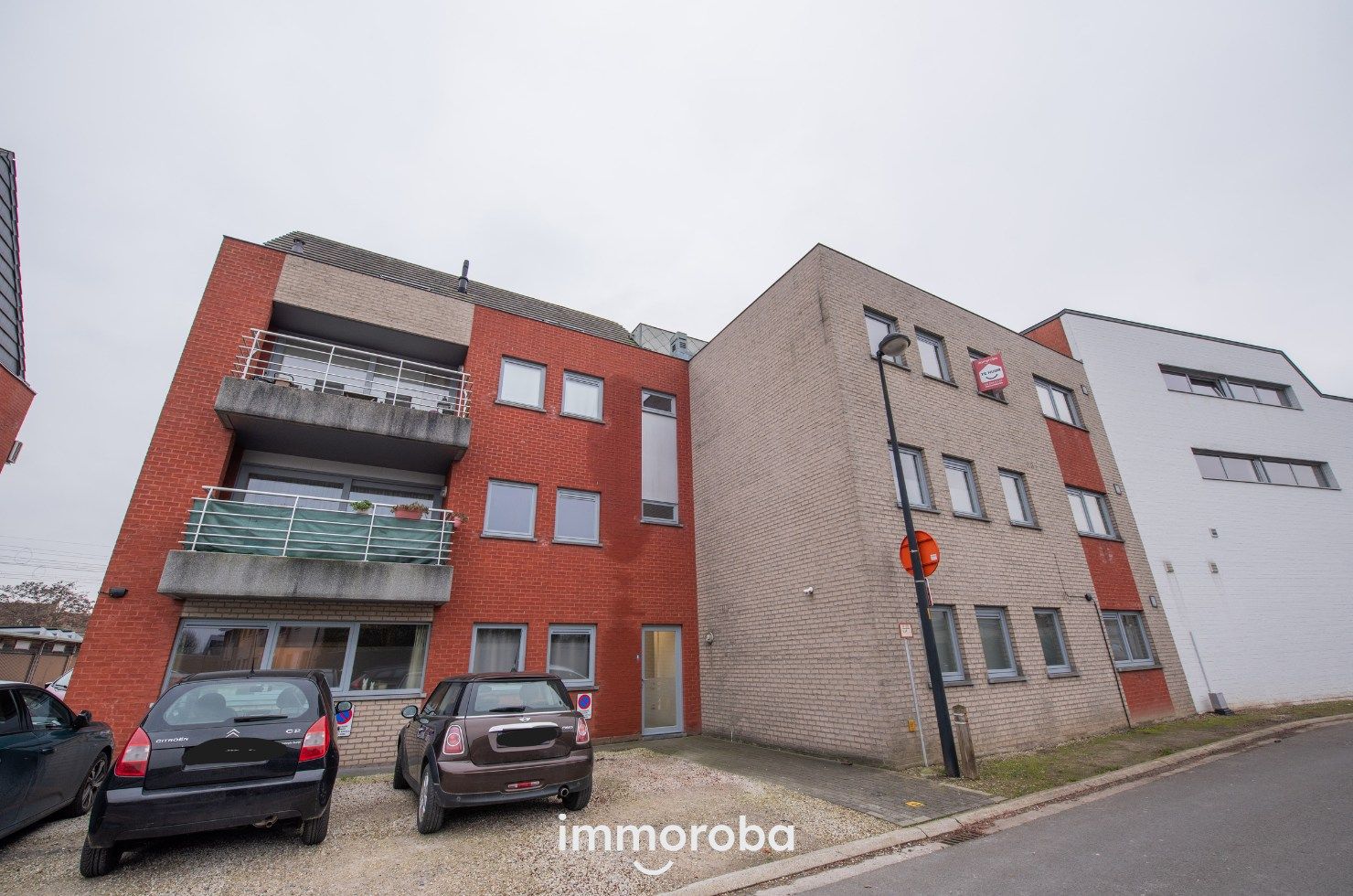 Instapklaar appartement met 2 slaapkamers te huur in Waregem foto {{pictureIndex}}