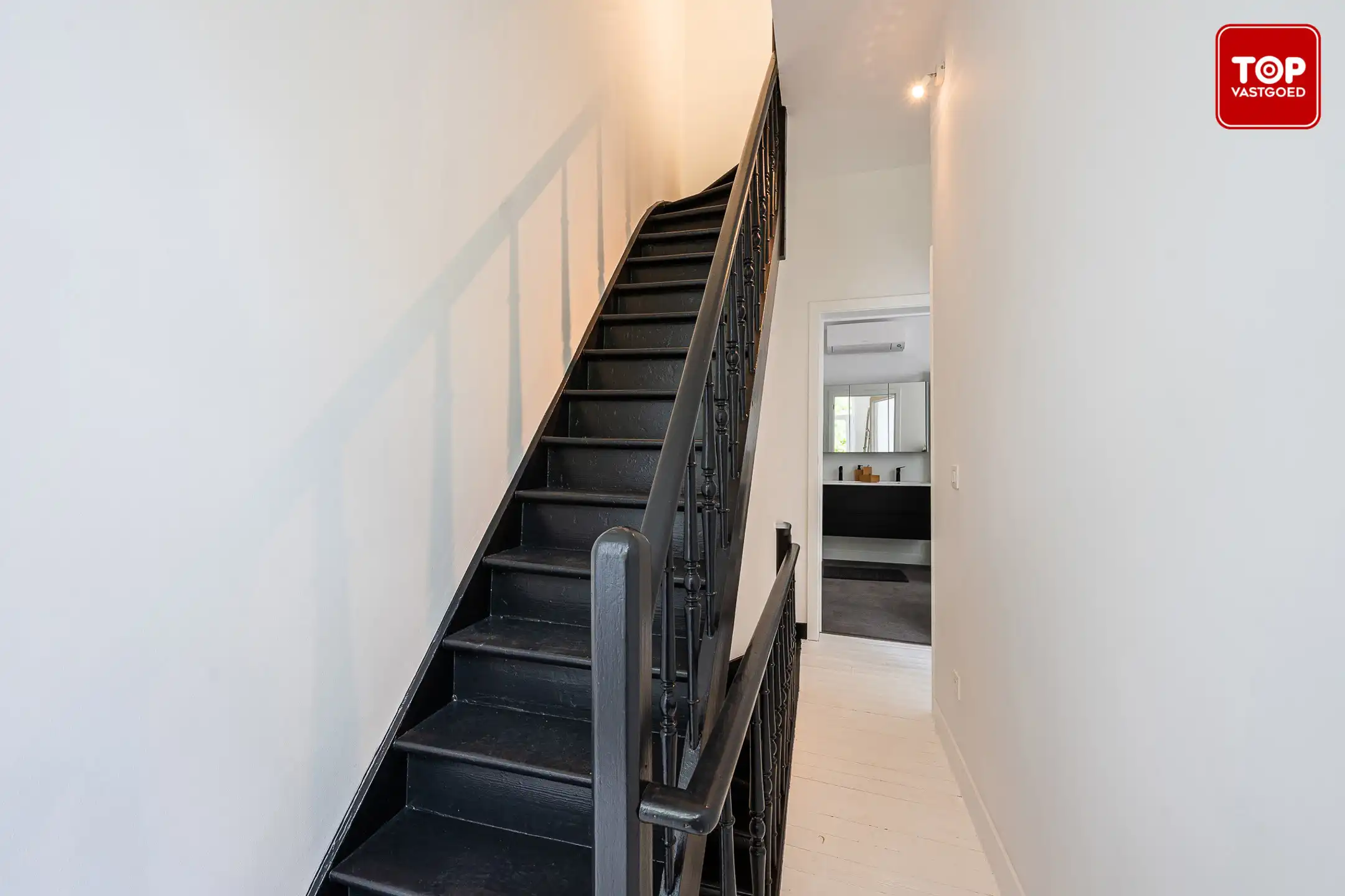 Totaal gerenoveerde woning met EPC B. foto 19