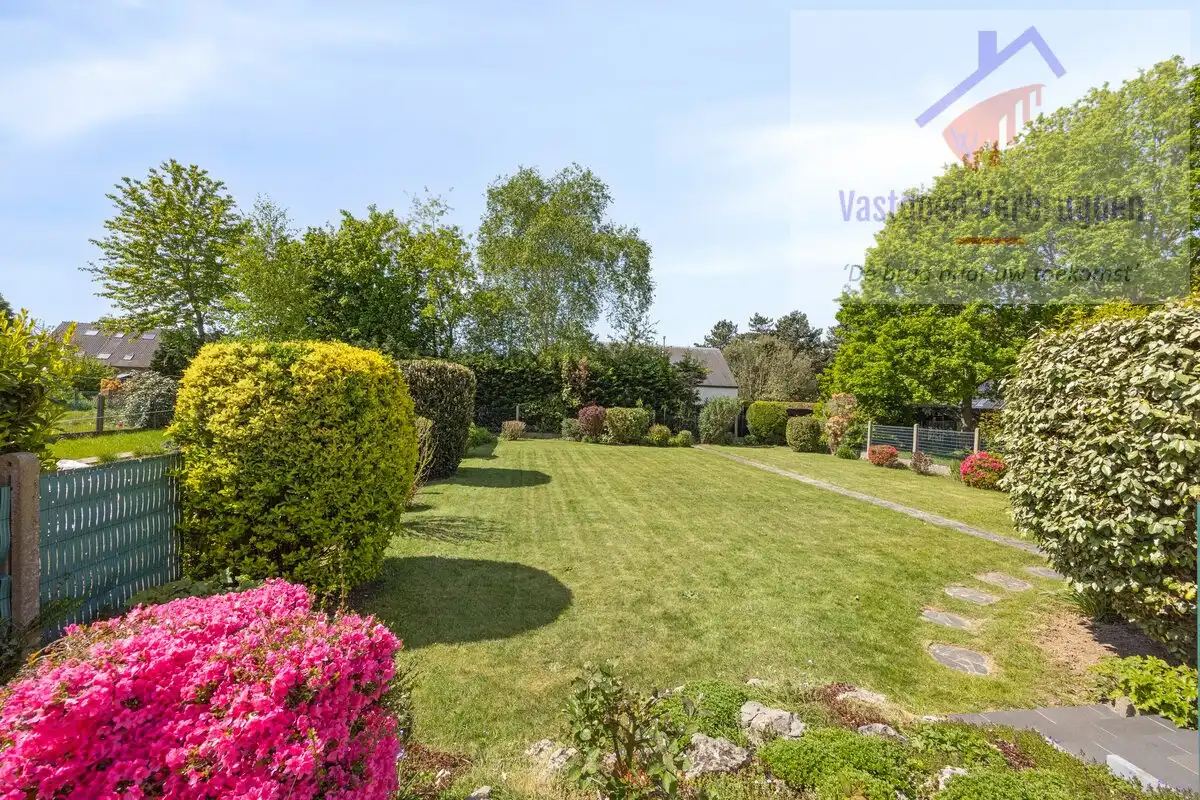 Goed gelegen ruime halfopen bebouwing met prachtige zongerichte tuin foto 4