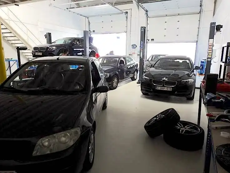 Instapklare KMO-unit (190m²) met tussenverdieping (60m²) en 2 voorbehouden parkeerplaatsen te koop in Middelkerke foto 6