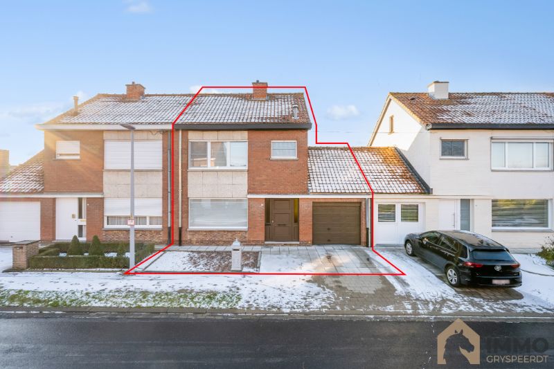 Te koop Rumbeke gezinswoning met 3 slpks, tuin, garage. foto {{pictureIndex}}