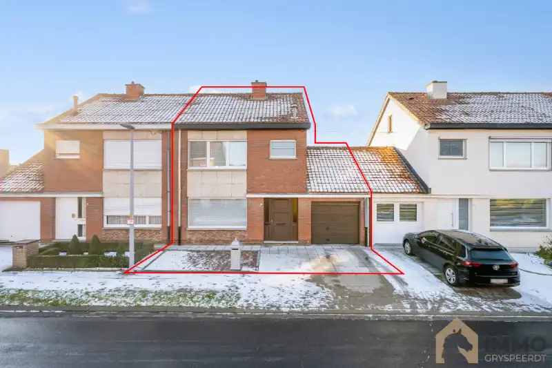 Te koop Rumbeke gezinswoning met 3 slpks, tuin, garage. foto {{pictureIndex}}