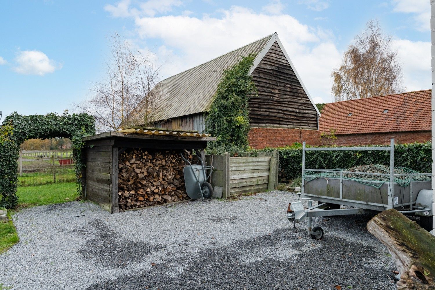 Vrijstaande woning met prachtig uitzicht op weilanden, rustige ligging nabij de Nederlandse grens! foto 52