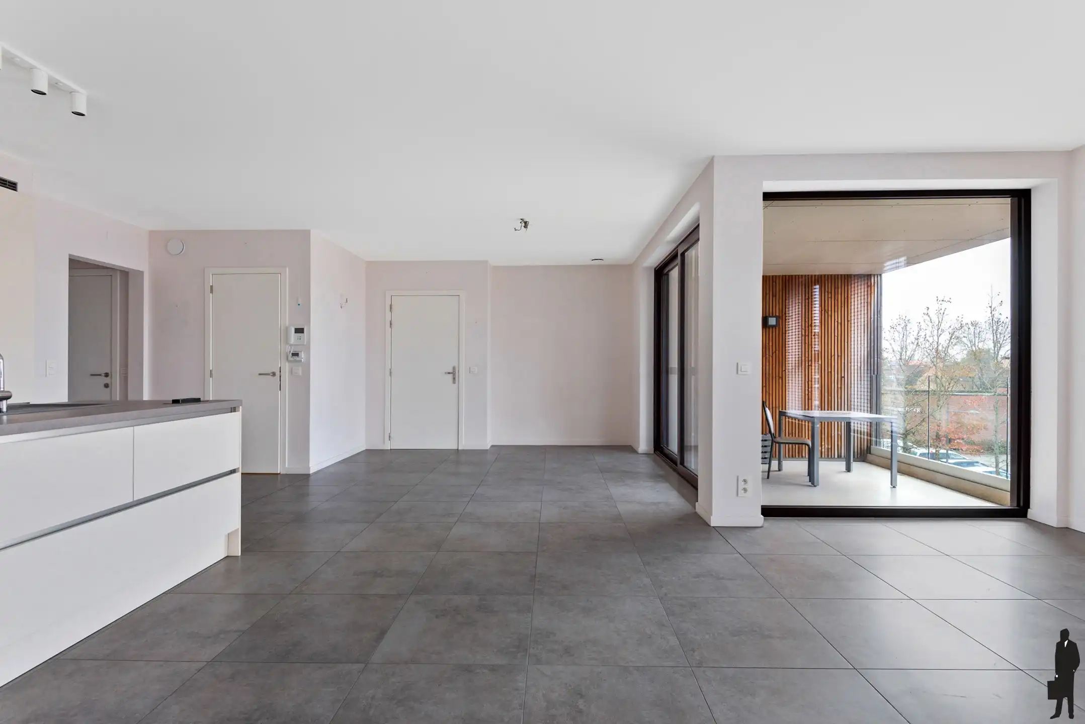 Modern appartement met 2 slaapkamers en overdekt terras foto {{pictureIndex}}