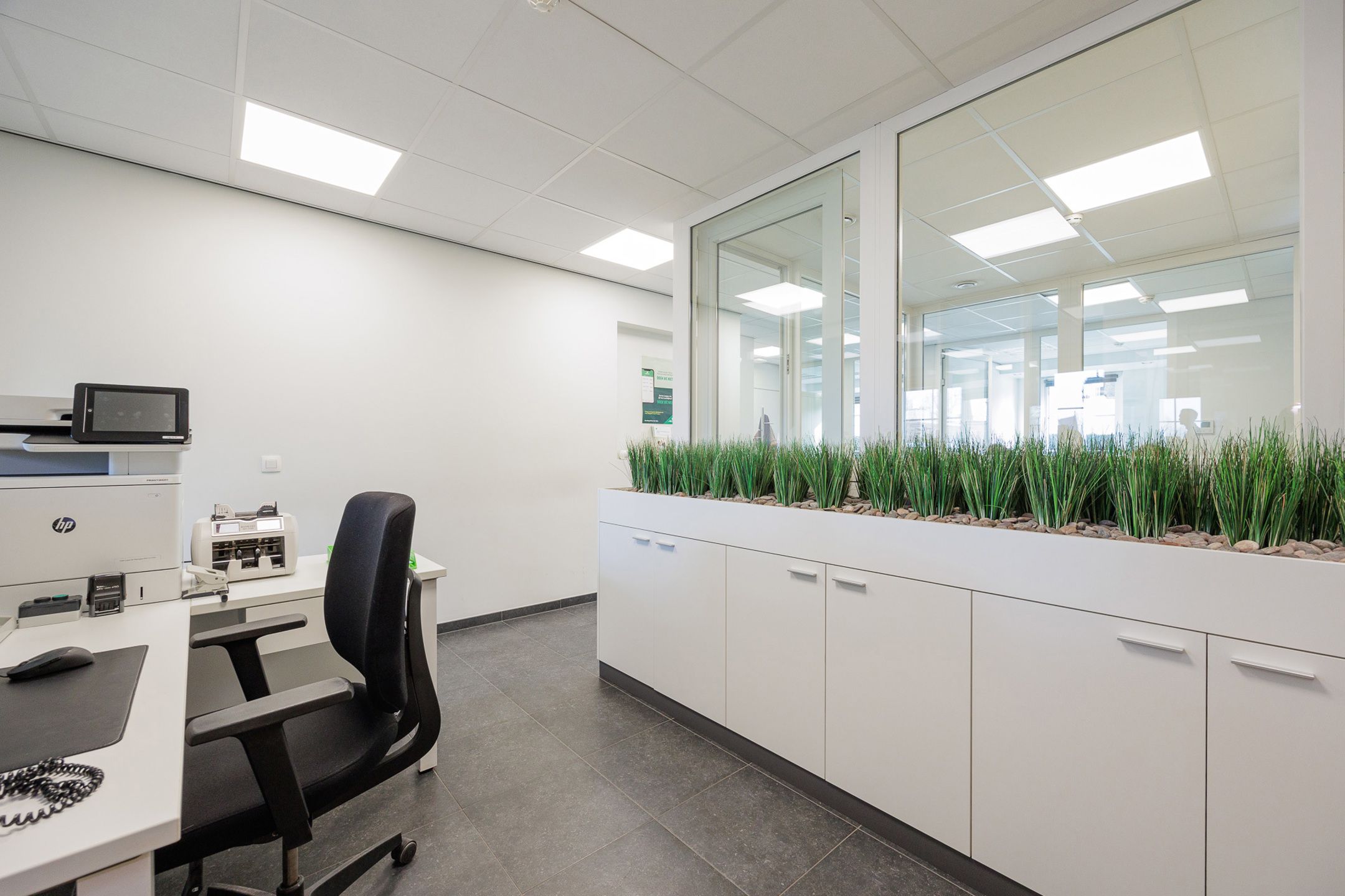 Kantoor 95 m² + tuin en 2 autostaanplaatsen op top locatie foto 11