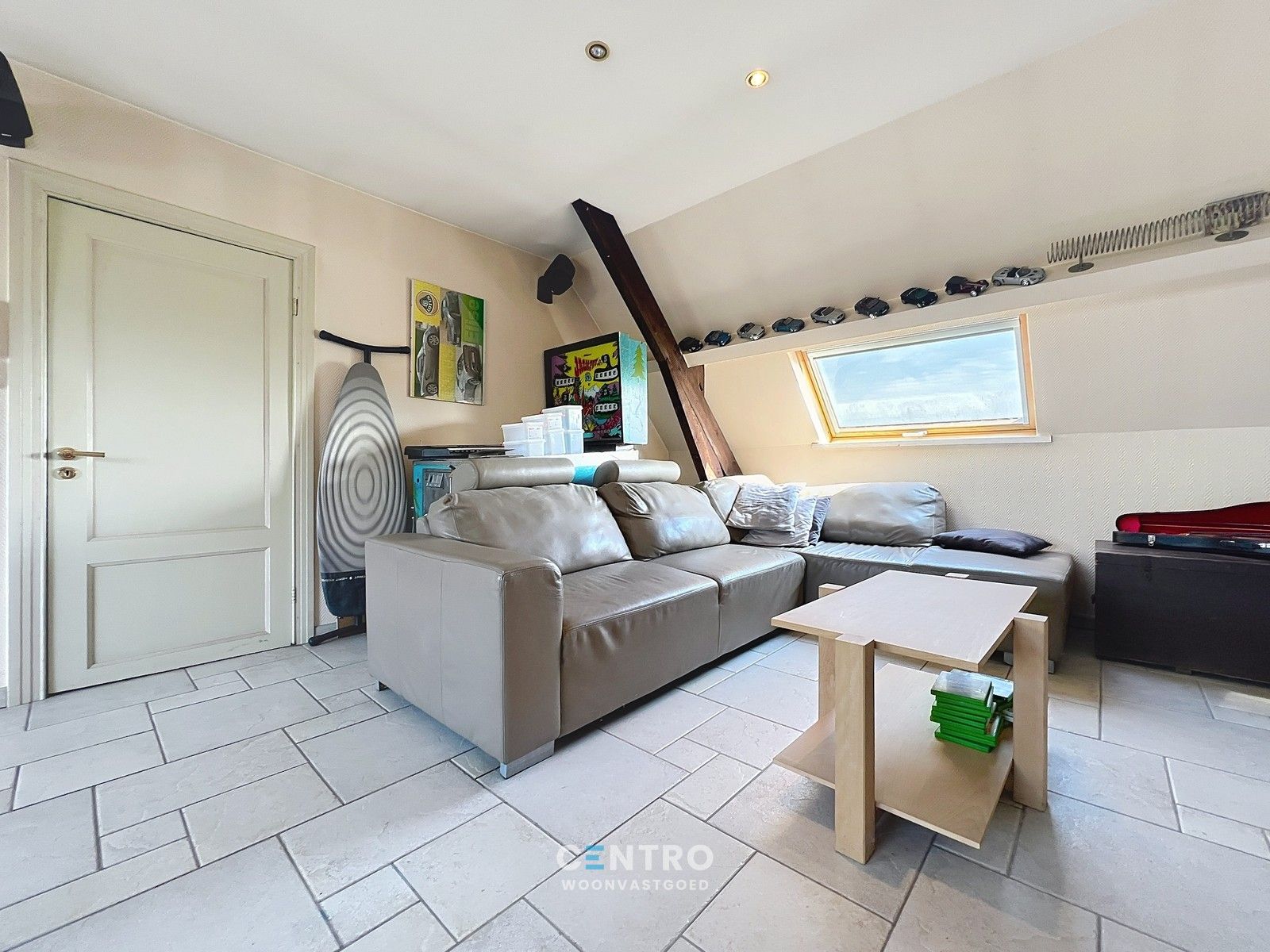 Woning met commerciële ruimte (eenvoudig om te vormen naar ruime leefruimte), 240m² bewoonbaar, extra tuinbergingen en DUBBELE garage te Torhout. foto 34