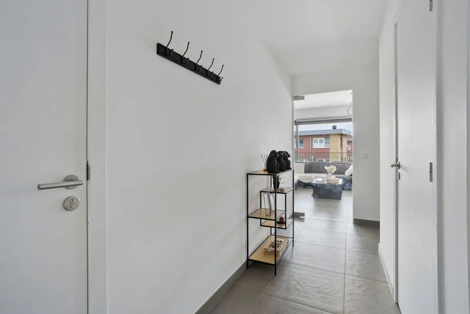 instapklaar appartement 3 slaapkamers,terras en staanplaats   foto 2