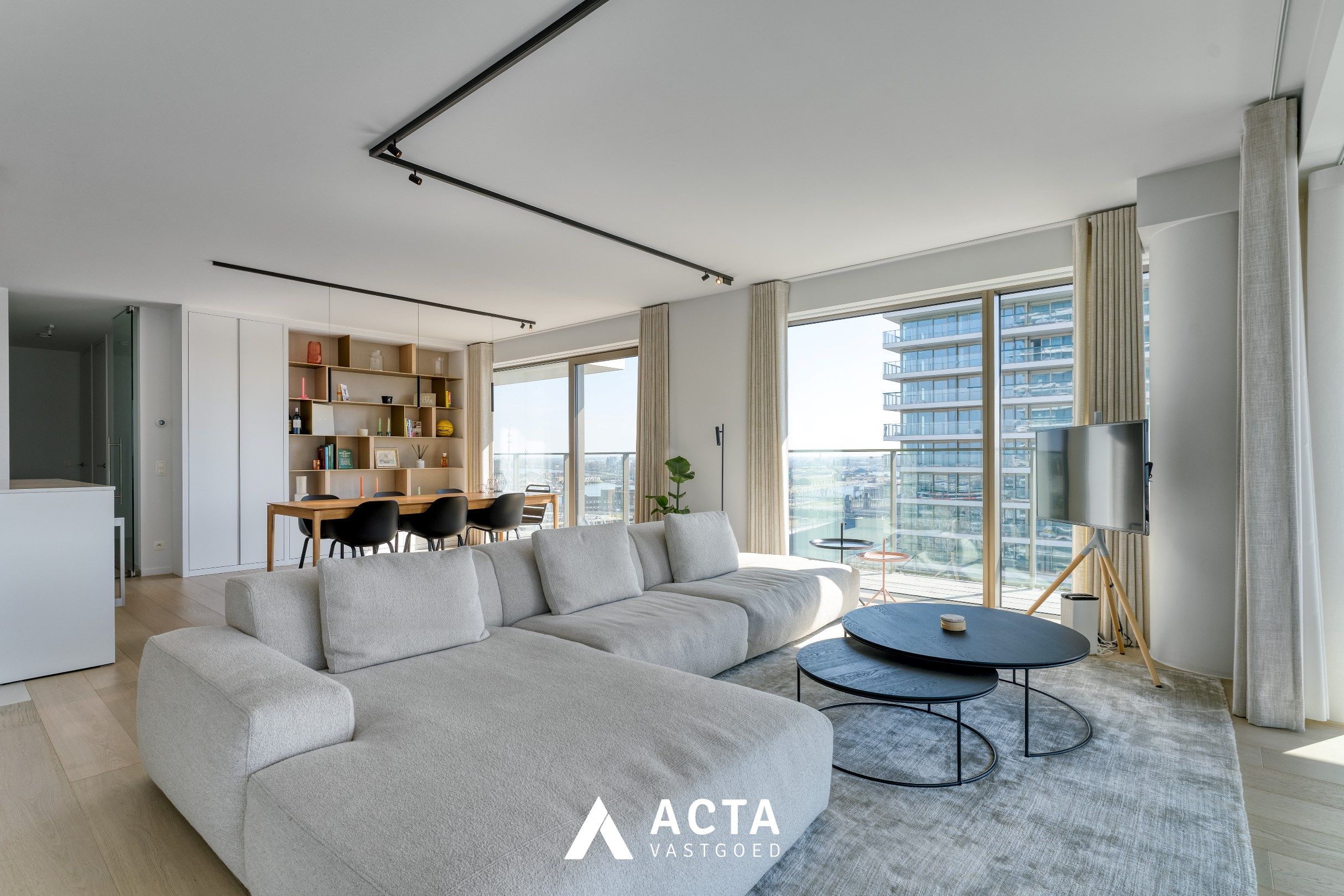 Luxueus afgewerkt nieuwbouw appartement in SKY TOWER ONE foto 4