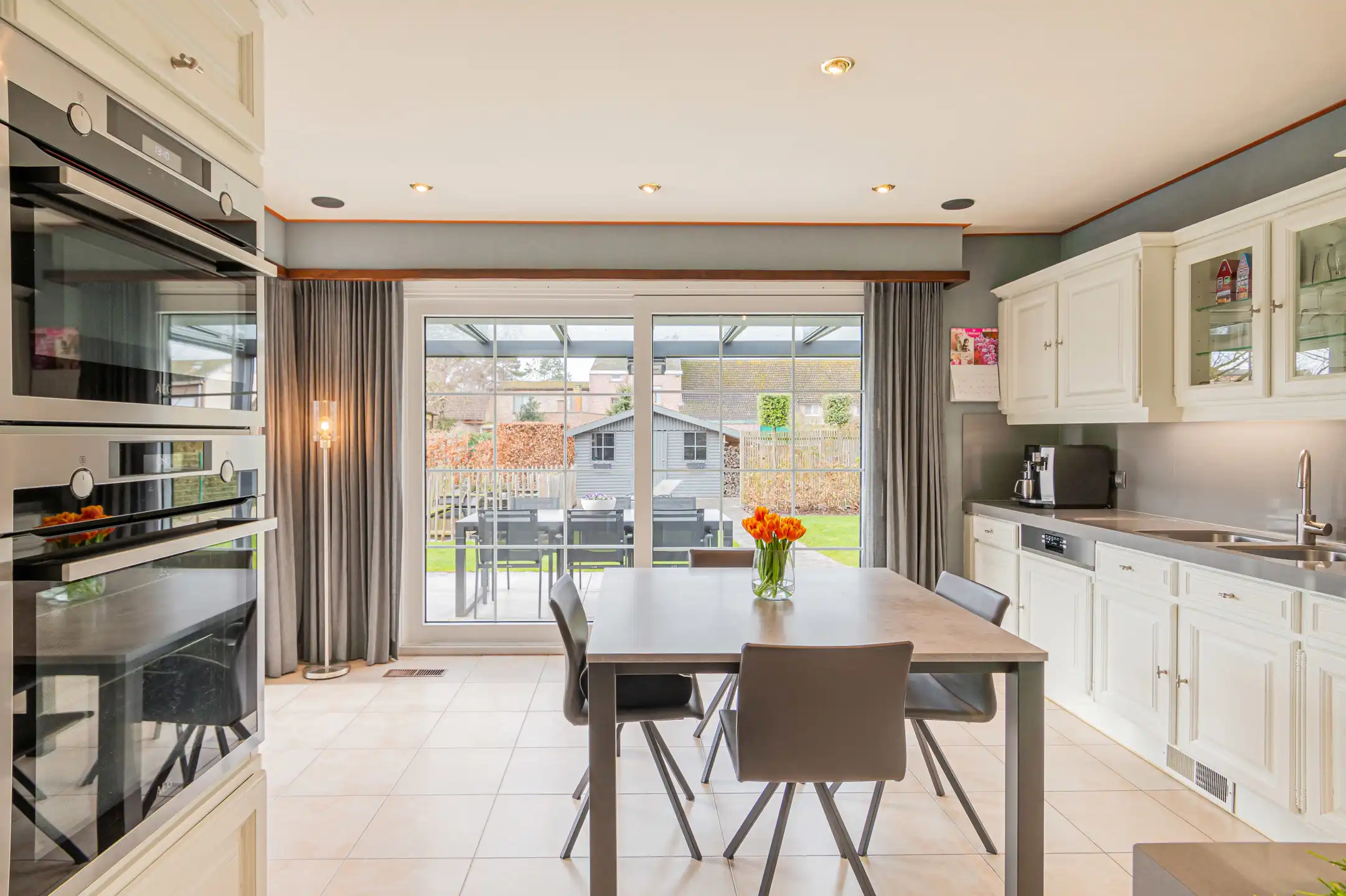 Gezinswoning in landelijke stijl in doodlopende straat foto 7