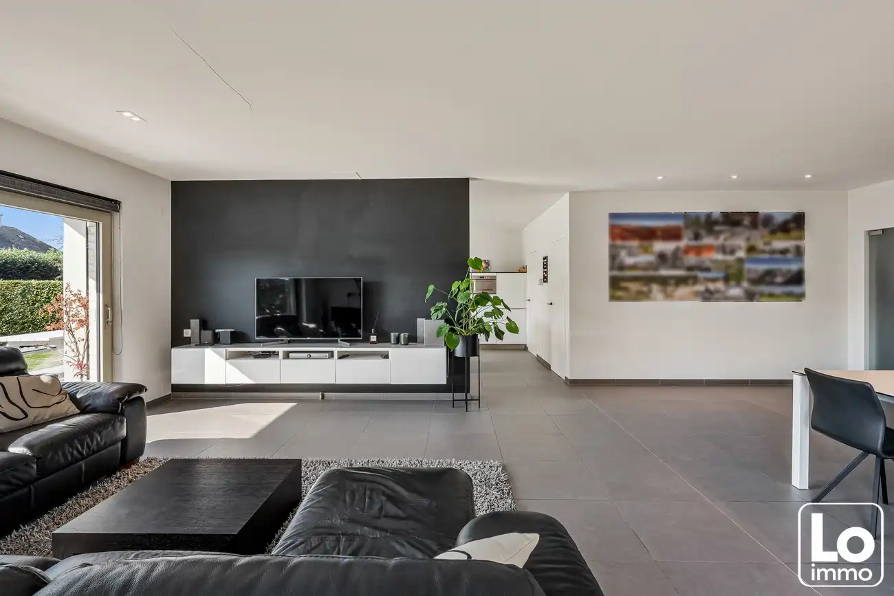 Instap klare moderne open villa met dubbele inpandige garage en een gezellige tuin op een toplocatie nabij het centrum van Lochristi! foto 26