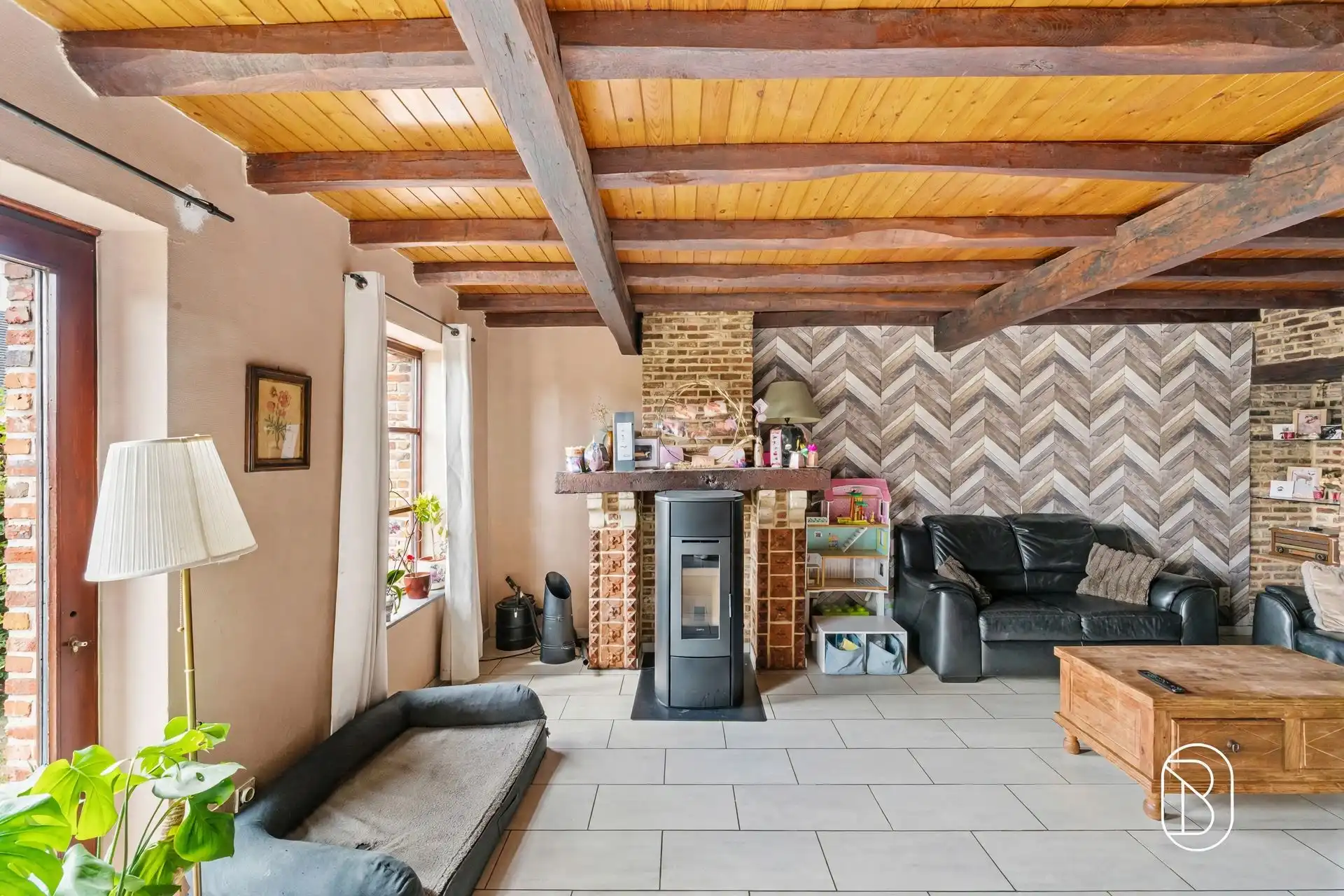 Ruime woning met 5 slpk, garage en bijgebouw op 2.279 m² foto 10