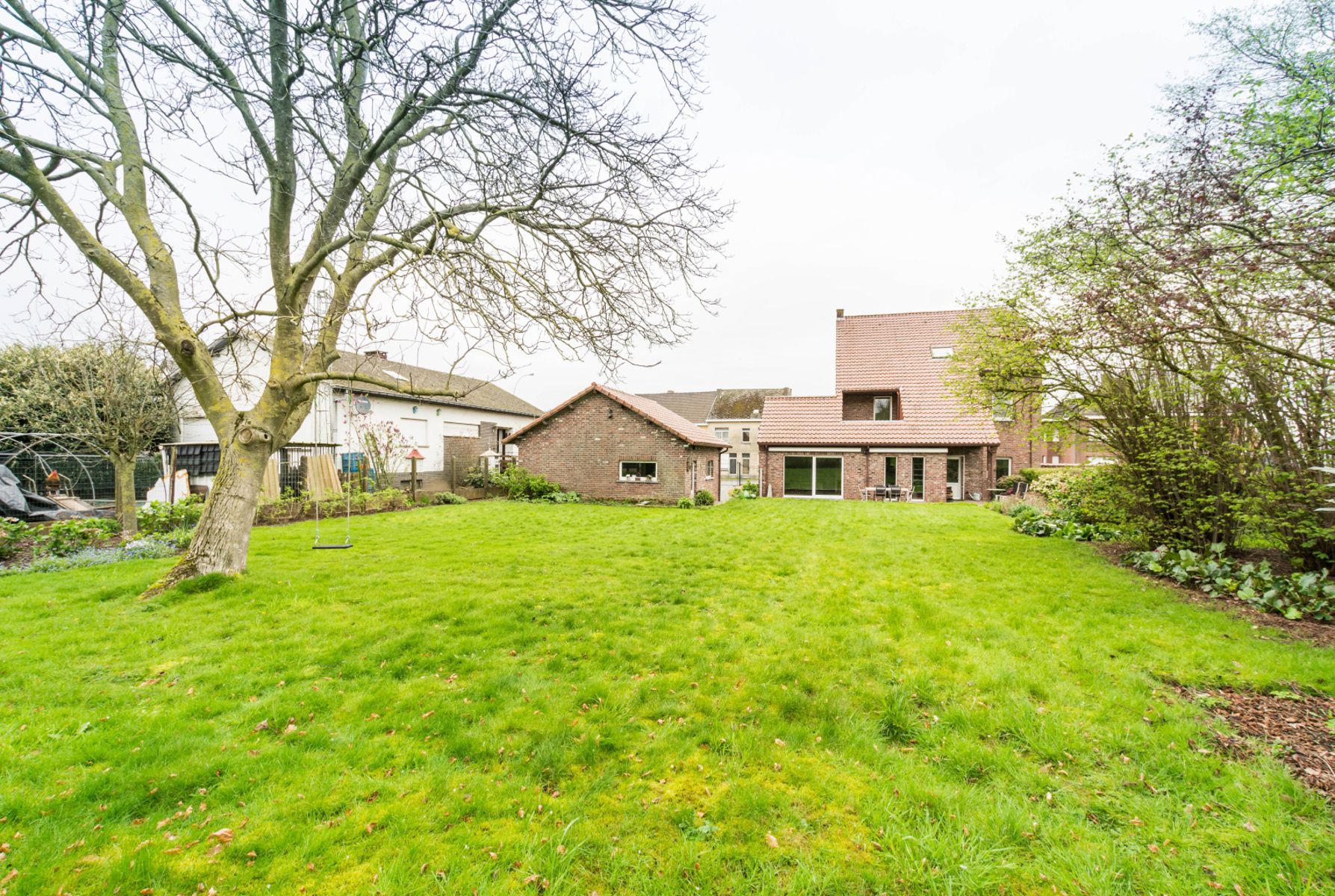 Karaktervolle burgerwoning met praktijkruimte, garage & tuin foto 7