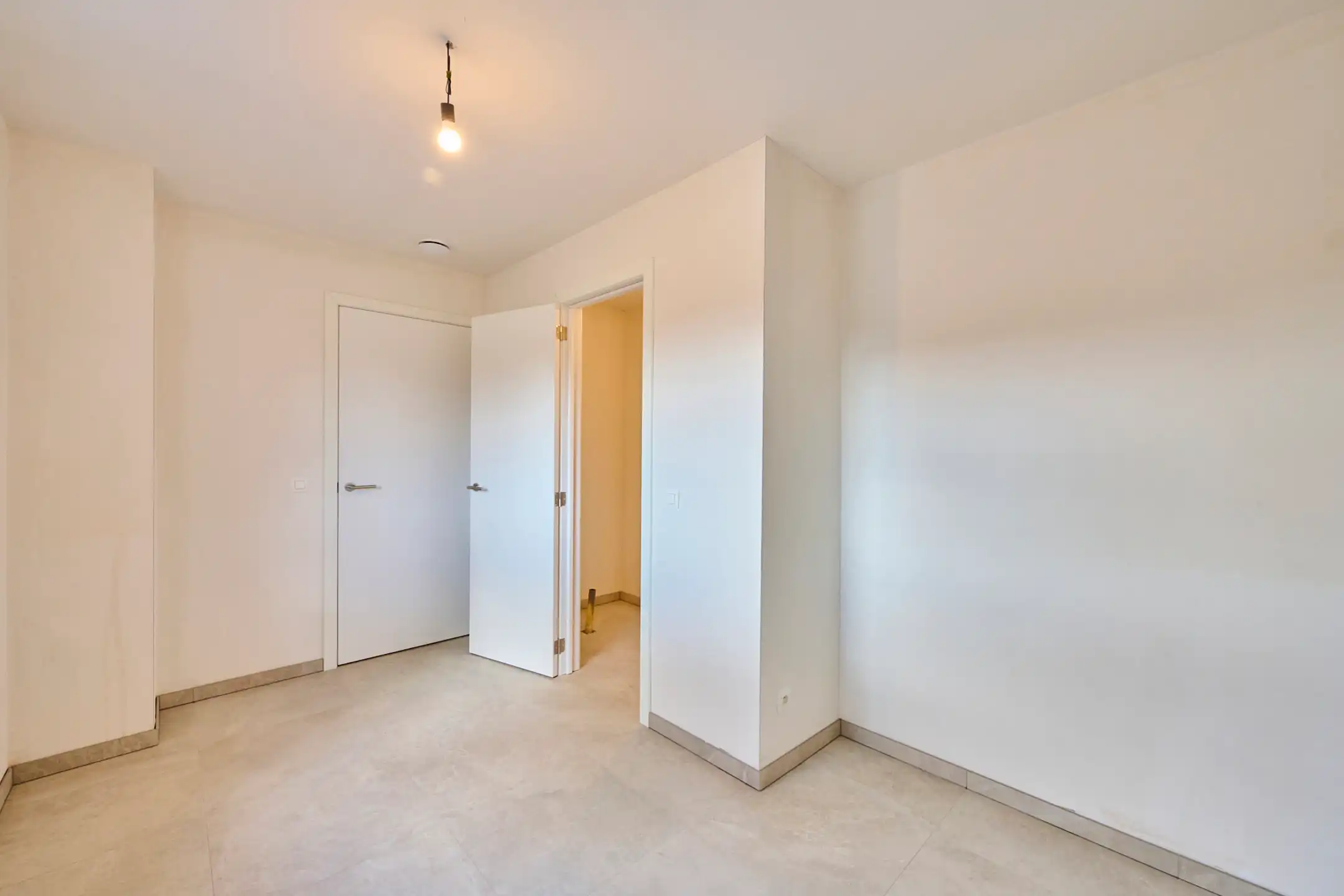 Ruime instapklare gezinswoning met zicht op achterliggend groen.&nbsp; foto 14