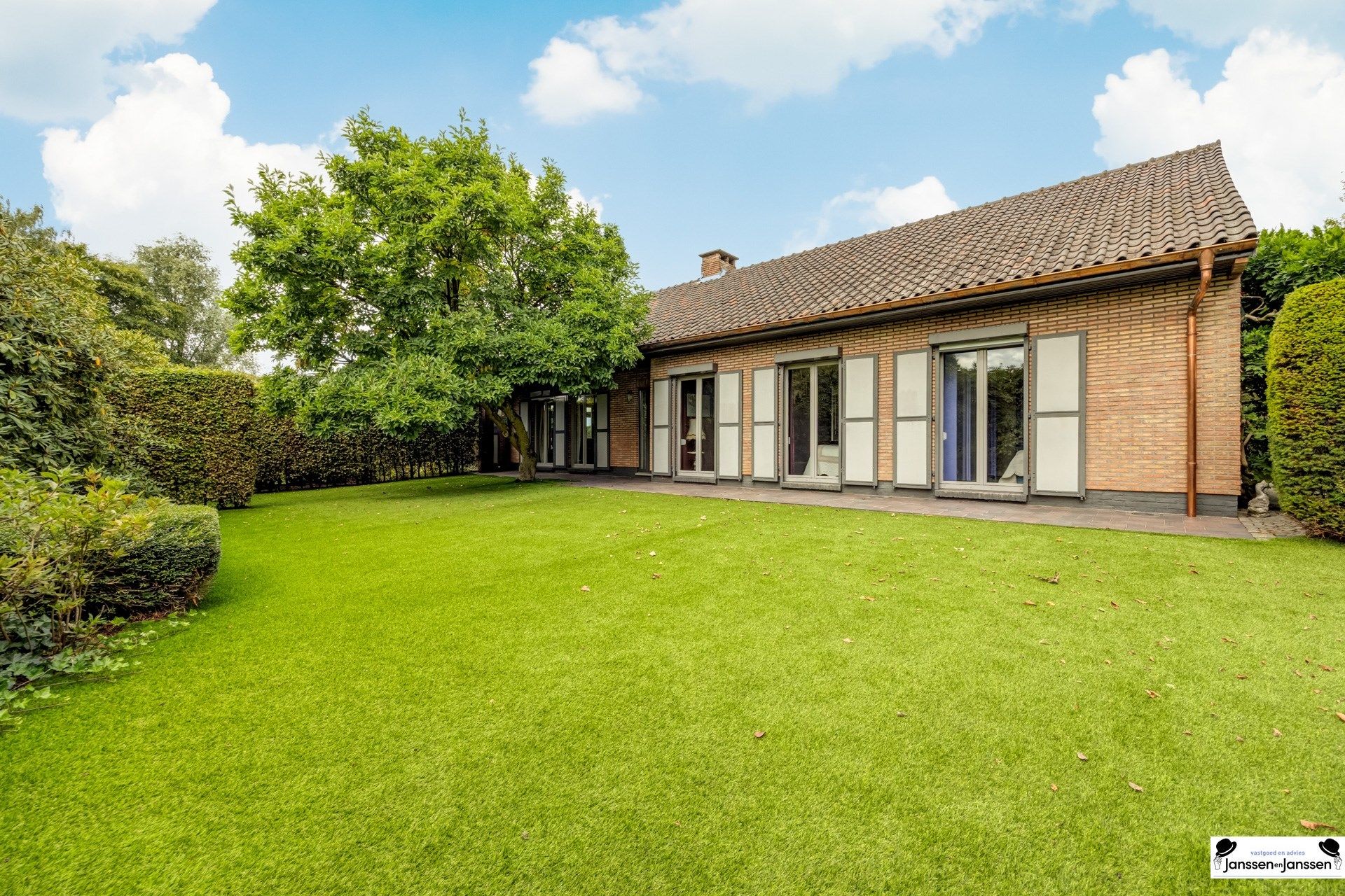 Charmante laagbouwwoning met 3 slaapkamers en prachtige tuin foto 32
