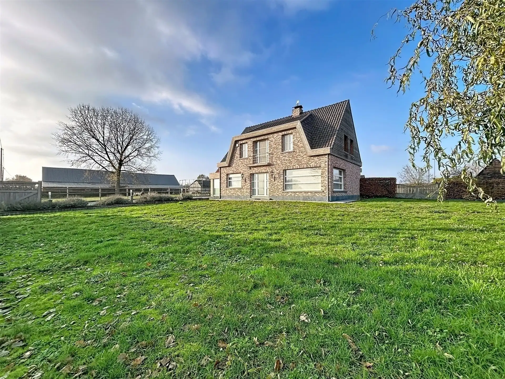 Ruime woning met bijbouw en weide op perceel van 6790 m²  foto 28