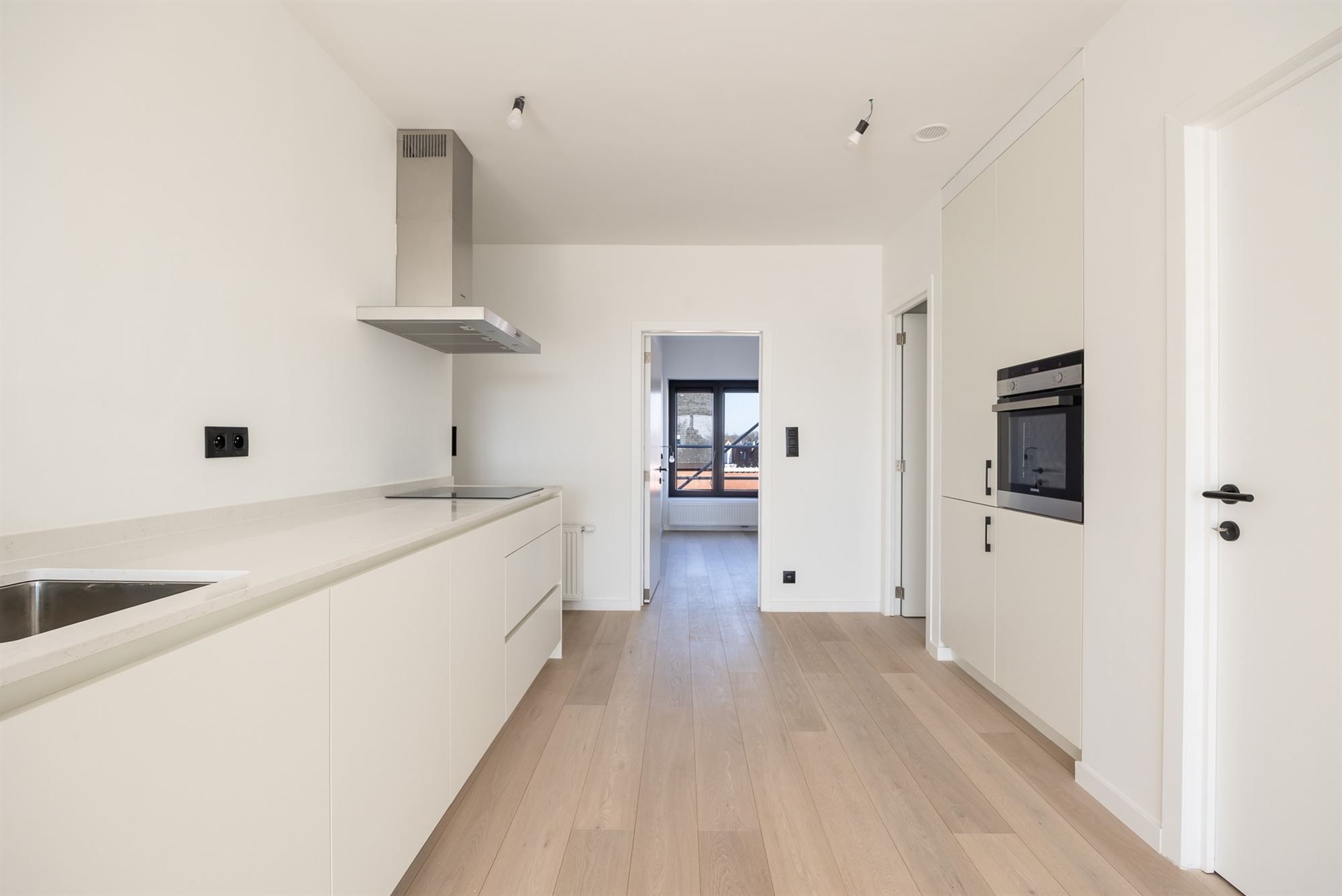 Appartement met twee slaapkamers en terras foto 6