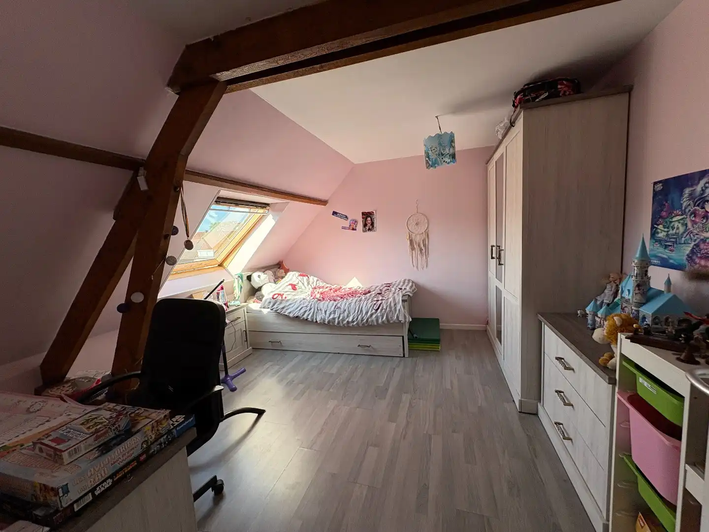 Grote woning met 4 slaapkamers, 2 badkamers en garage! foto 7