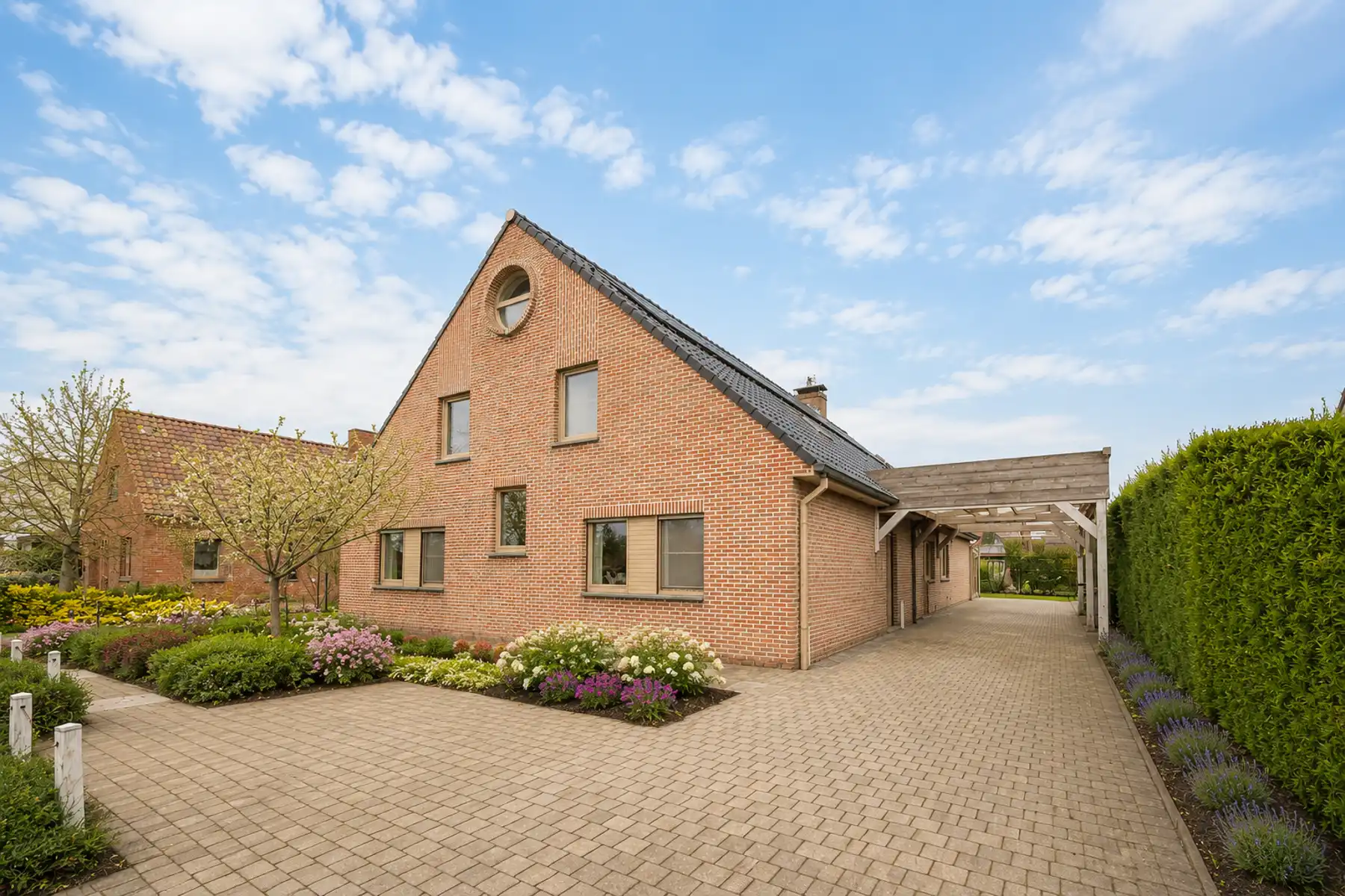 Instapklare gezinswoning met 7 slpk en tal van mogelijkheden foto 23