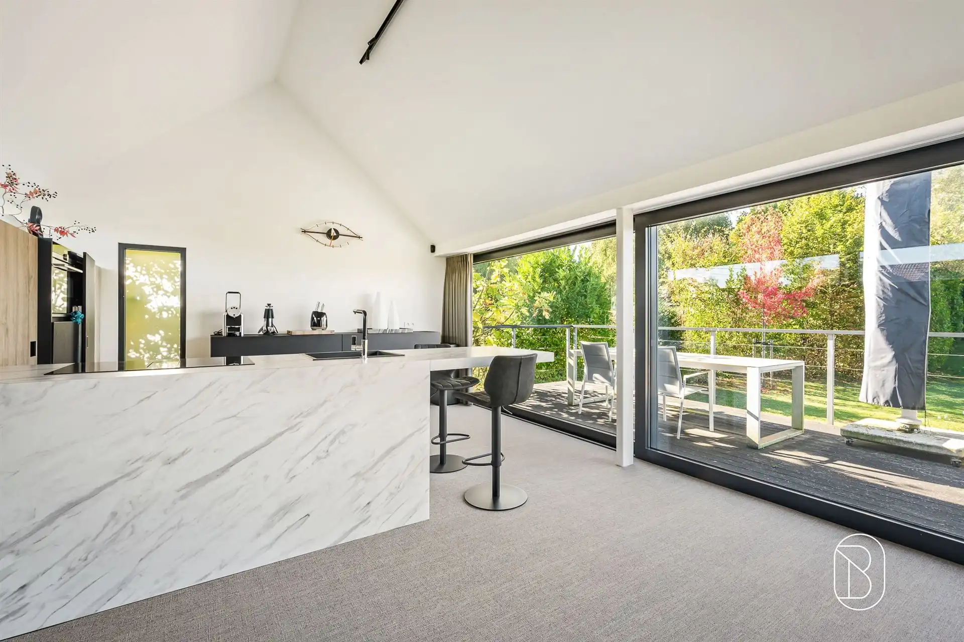 Rustig gelegen villa met 4 slpk en prachtig aangelegde tuin foto 11