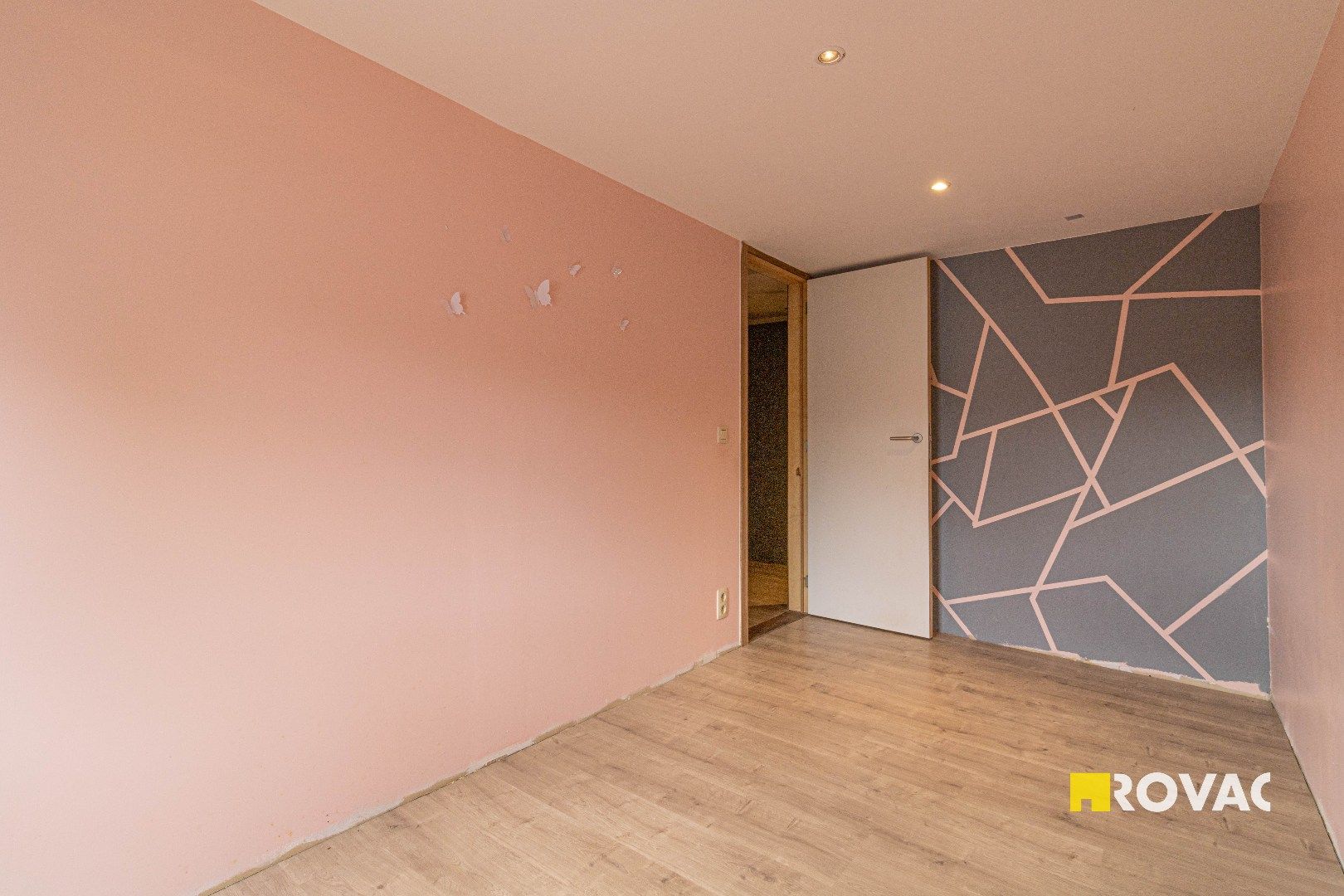 Zeer ruime woning met 5 slaapkamers, tuin en uitweg foto 18