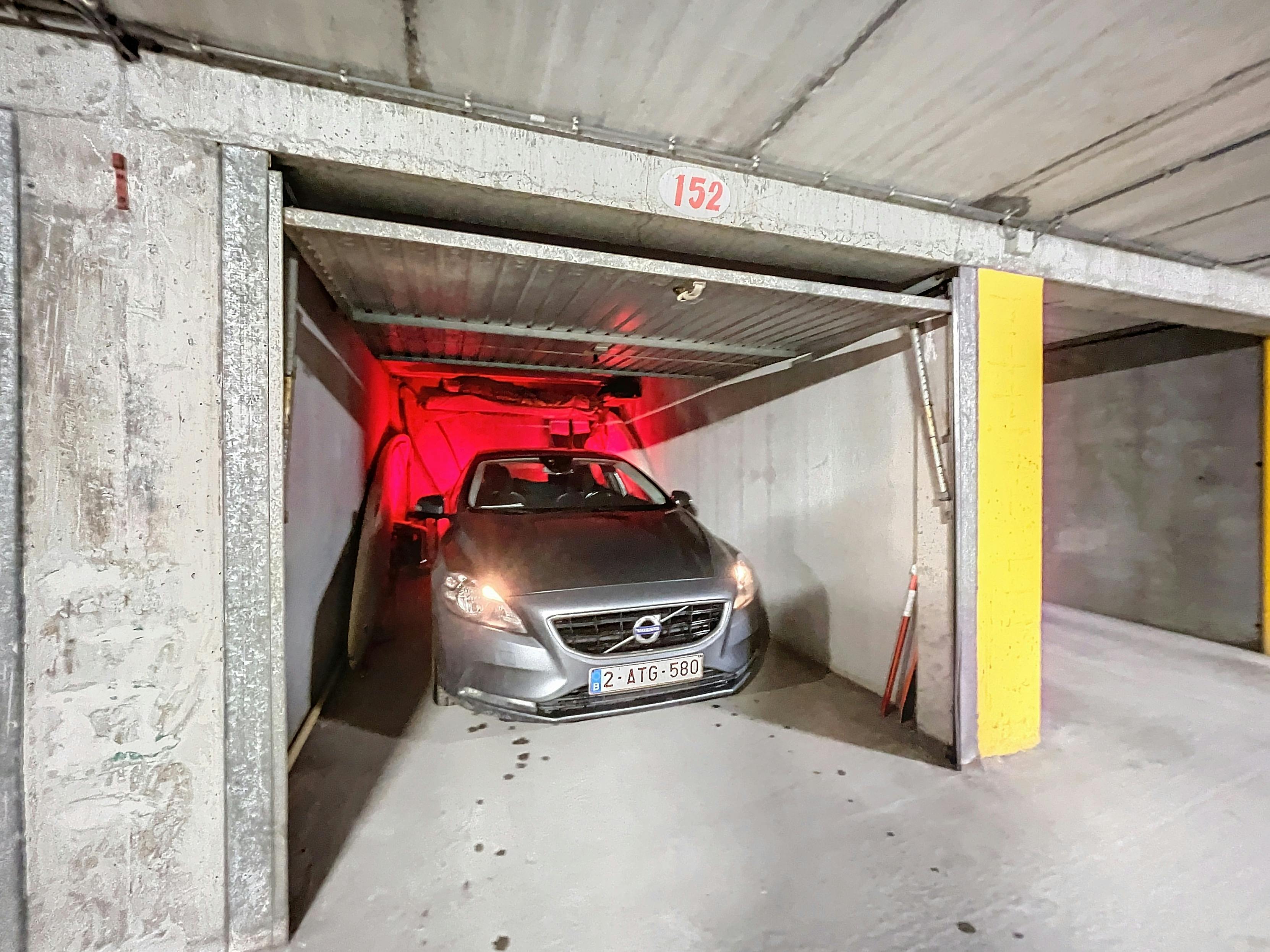 Garagebox te koop op het Hendrikaplein foto 14