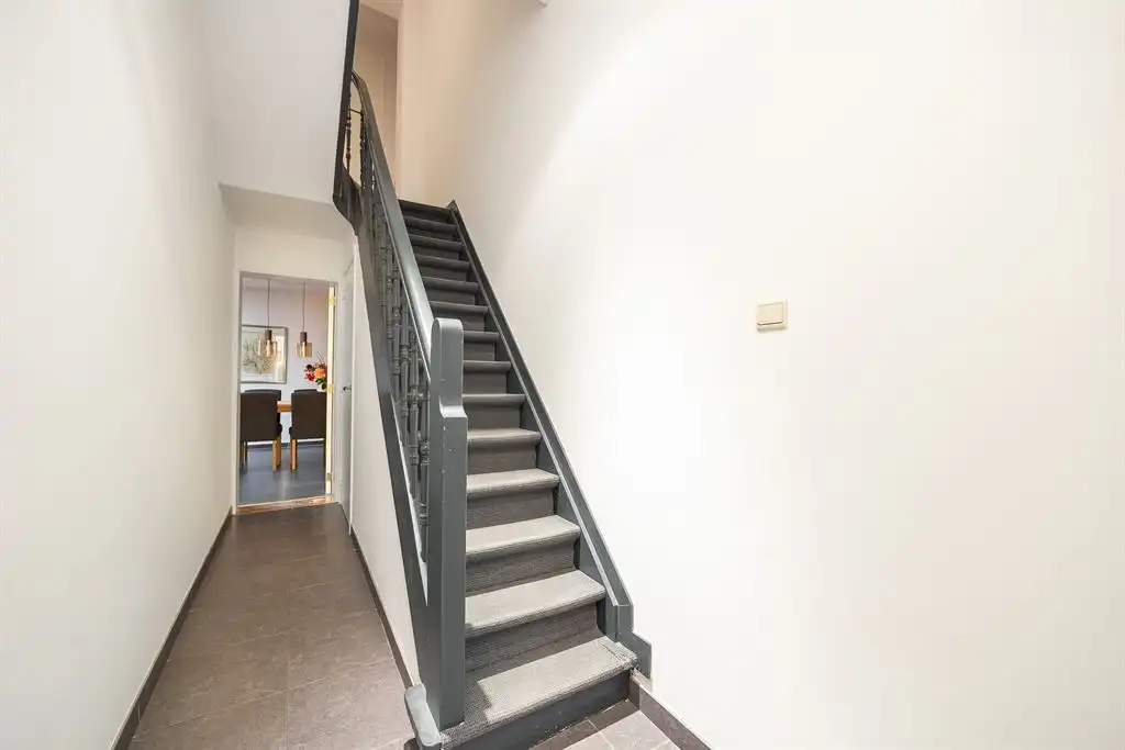 Ruime instapklare woning vlakbij het Rivierenhof foto 9