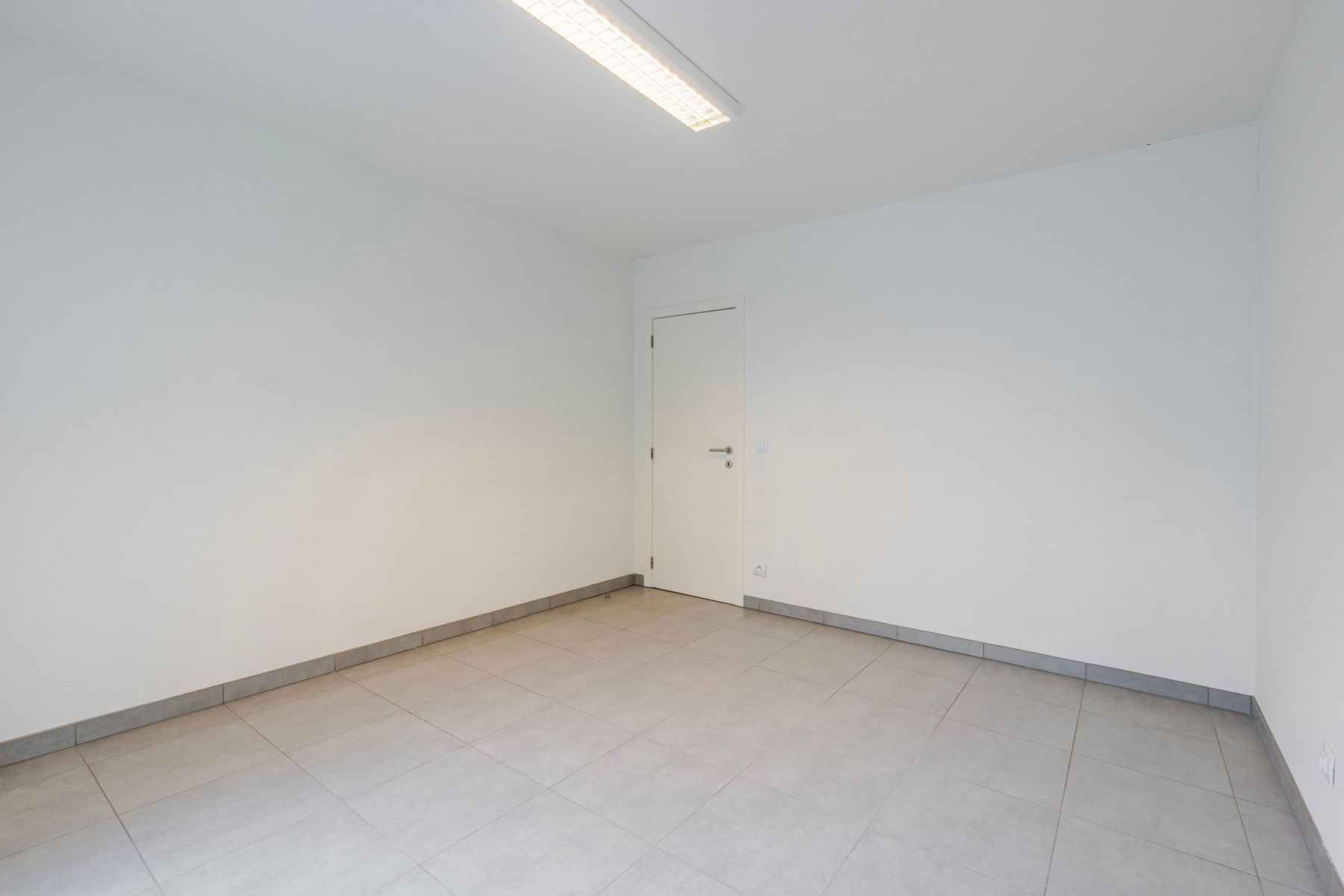 Instapklaar 2 slaapkamer appartement met grote tuin foto 10