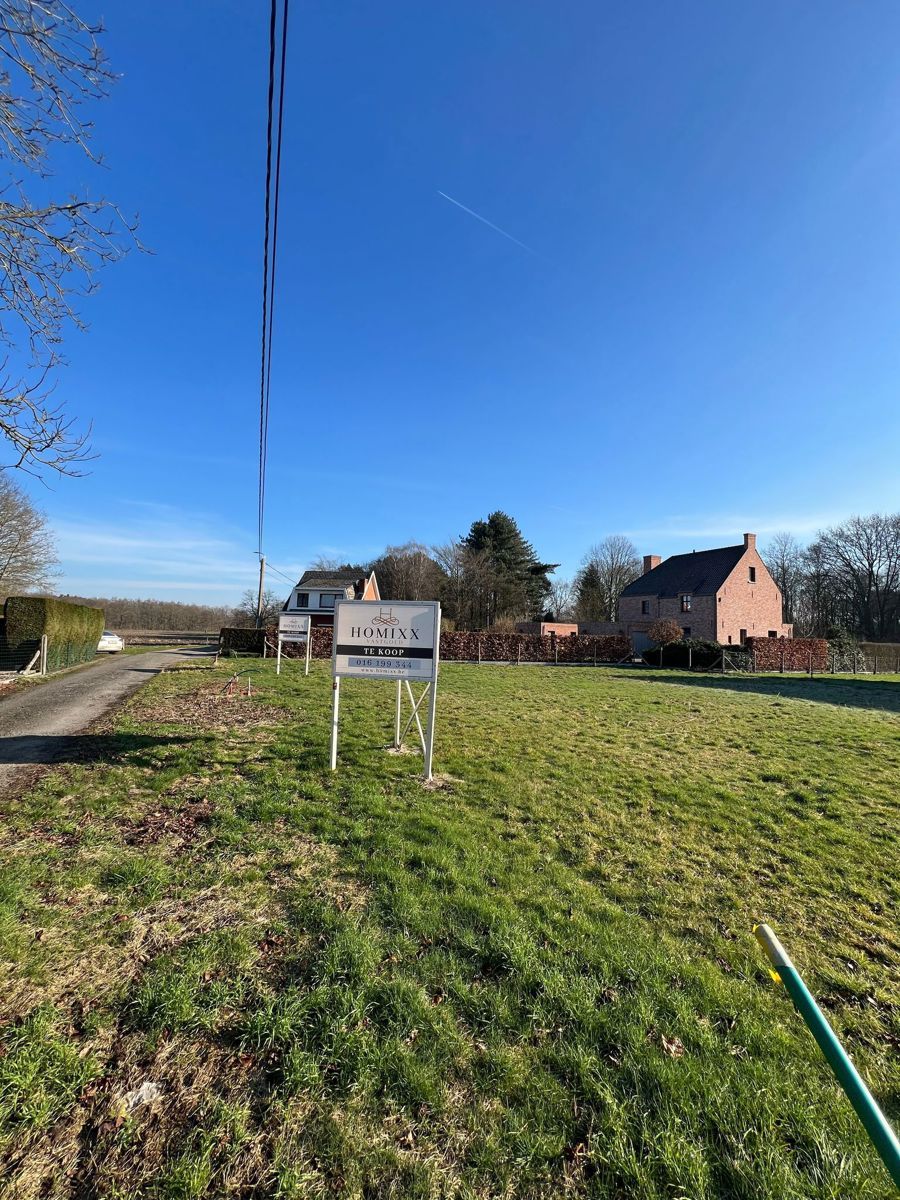 Prachtige bouwgrond in doodlopende straat foto {{pictureIndex}}