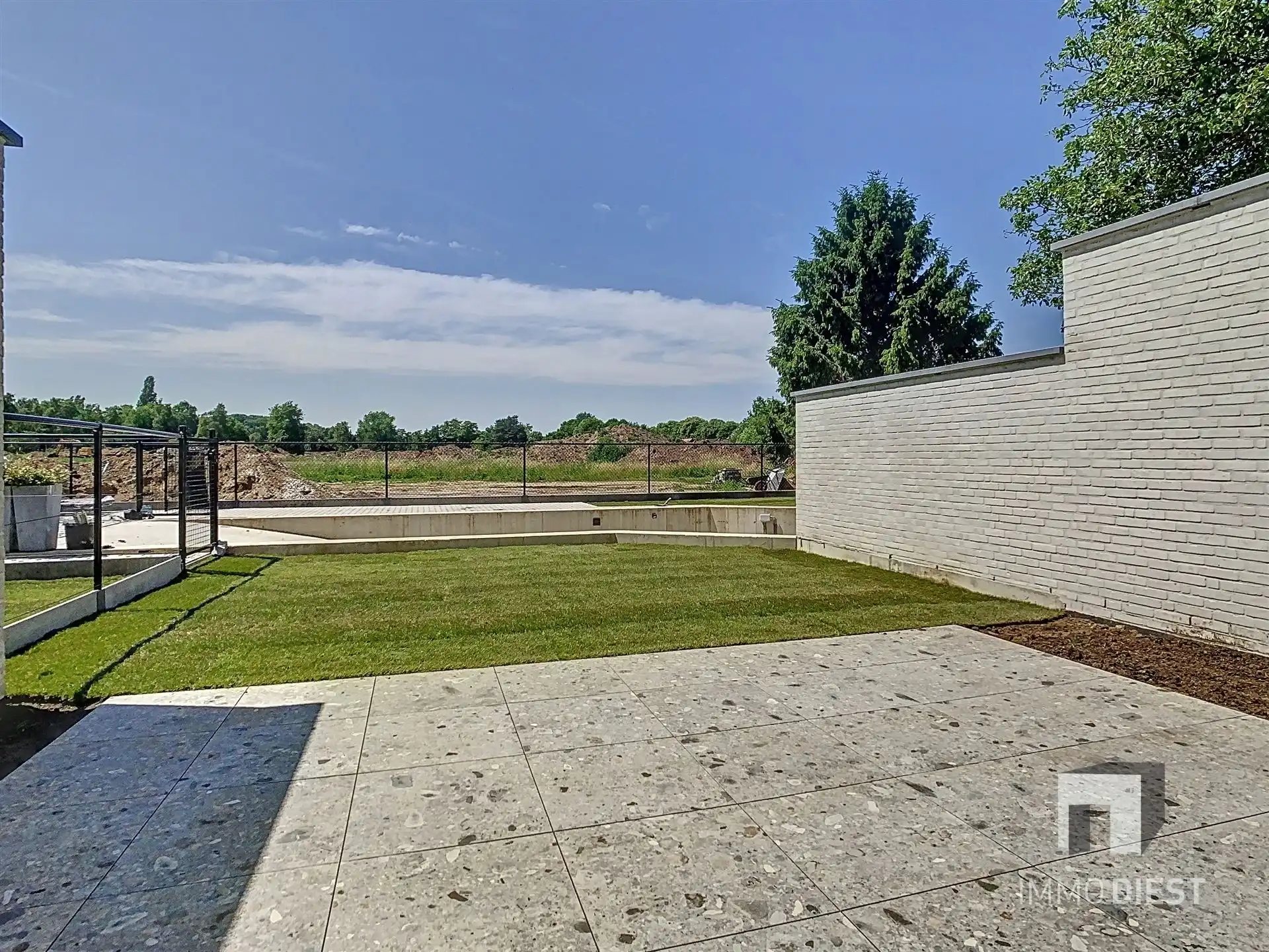 Gelijkvloers appartement met terras en tuintje foto 6