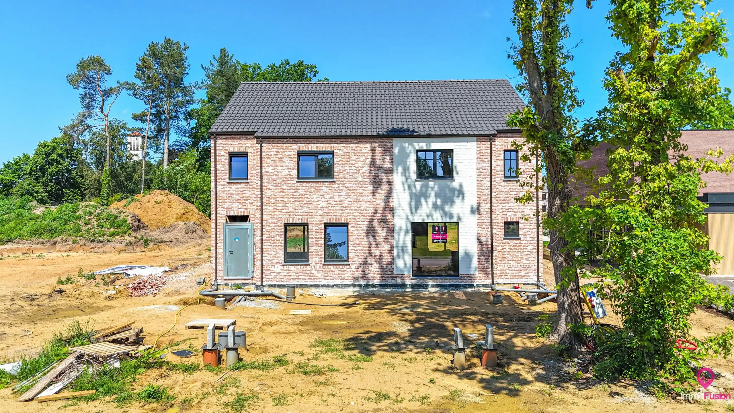Prachtig gelegen casco woning met 4 slaapkamers! foto 2