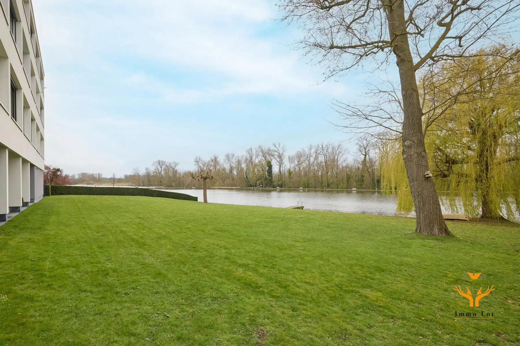 Ruim appartement met panoramisch zicht op het Donkmeer foto 16