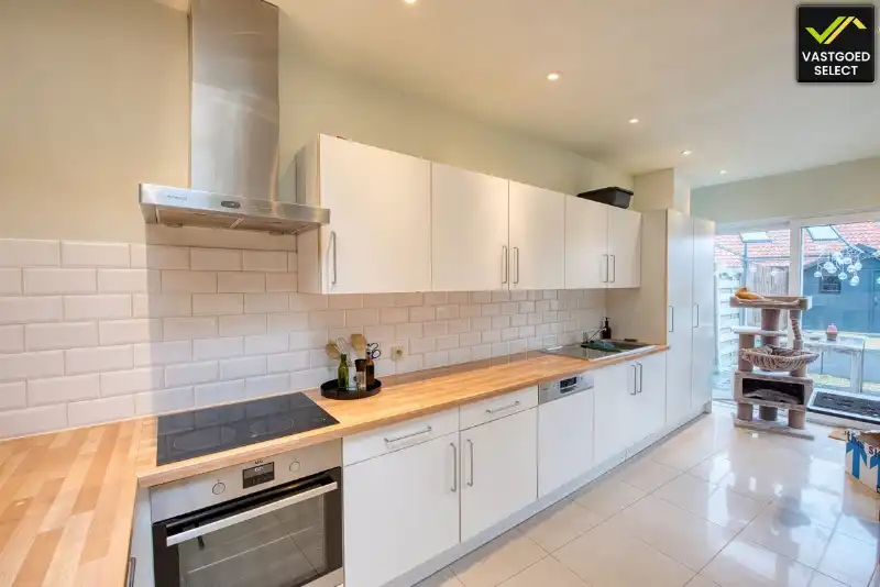 Instapklare woning met 3 slaapkamers, terras en onderhoudsvriendelijke buitenruimte foto 3