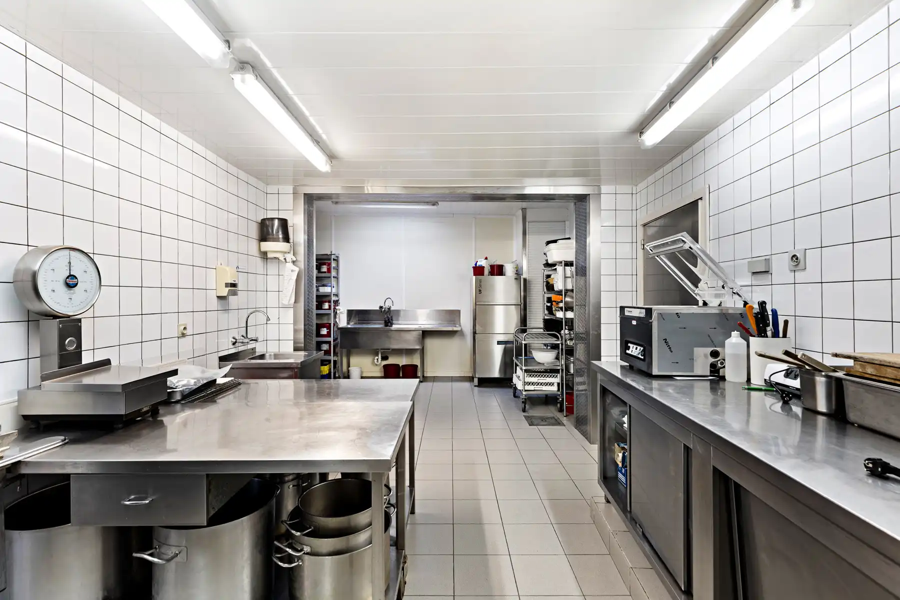 Handelshuis met woonst op sterke locatie in Sint-Kruis foto 9