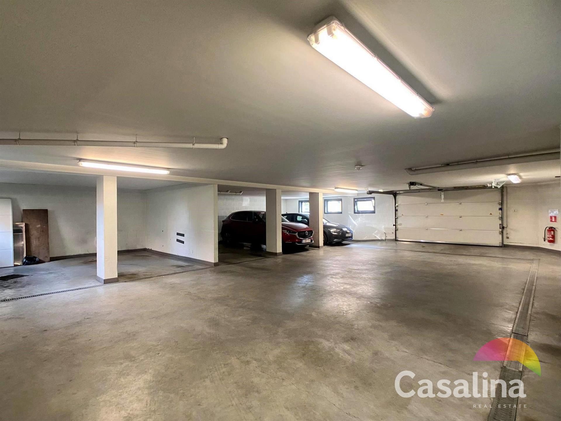 Moderne duplex 95m² met terras, parking en kelder foto 15