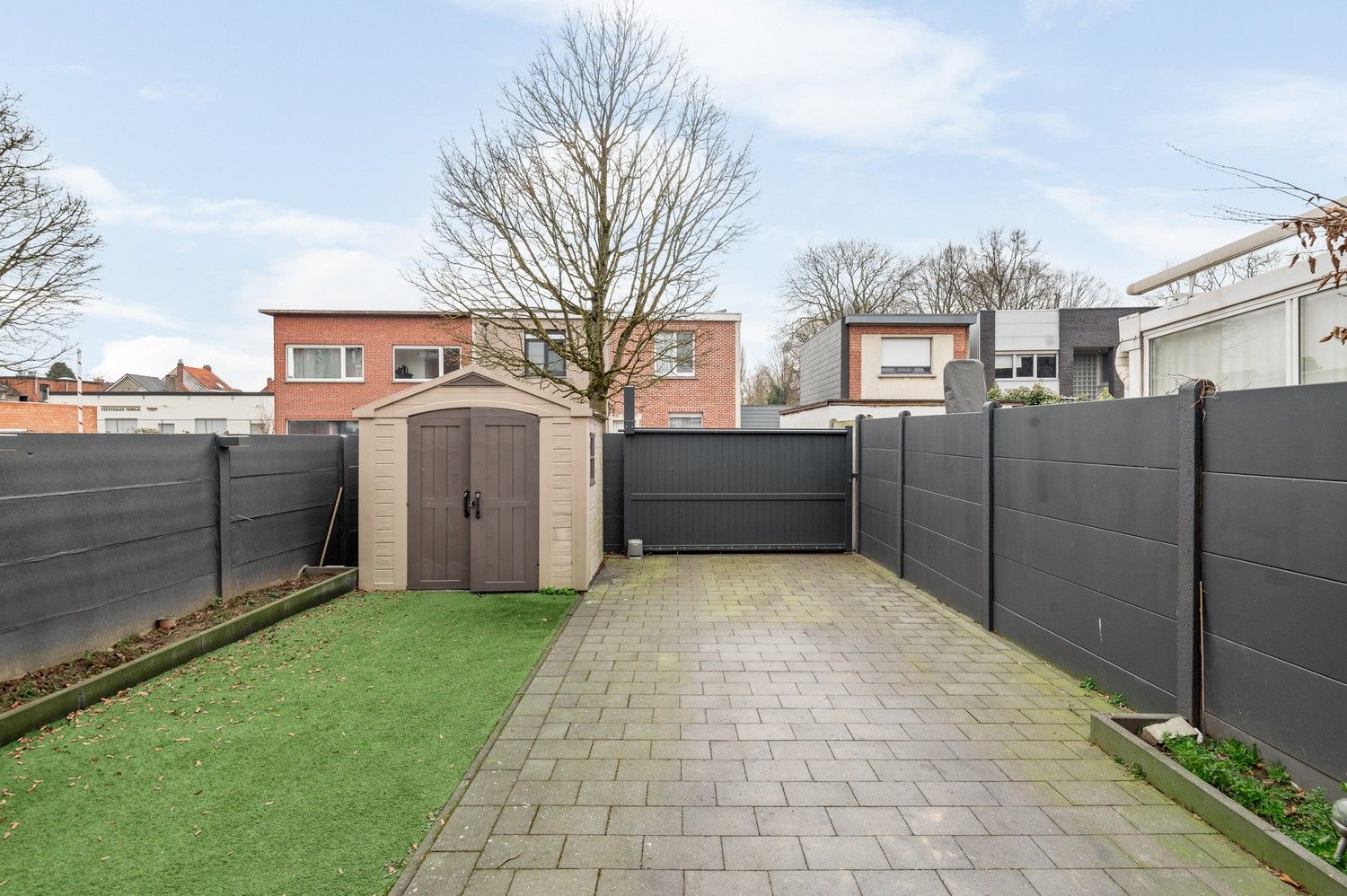 Ruime woning met studio, terras en tuin te koop in Wommelgem! foto 2