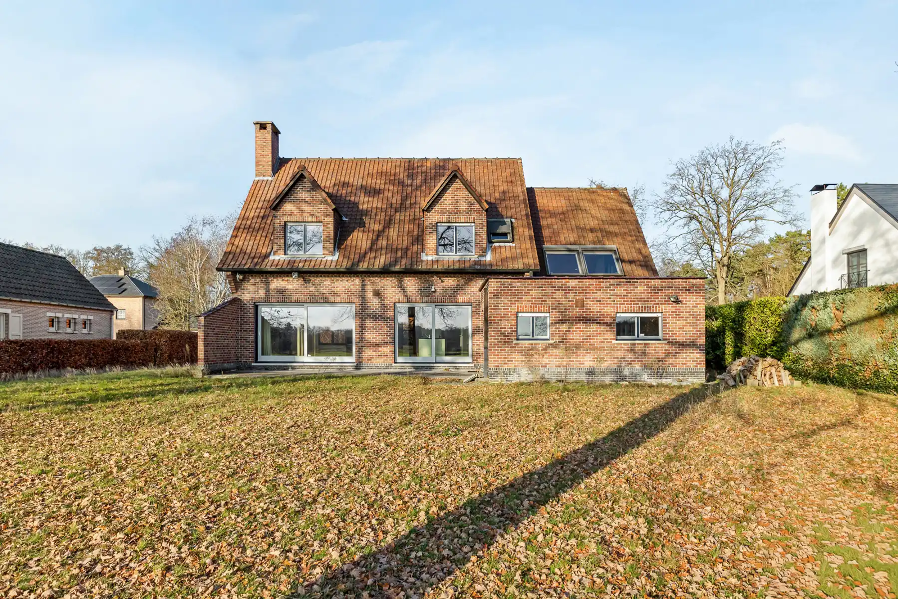 Te renoveren villa op ca.1005 m² met uniek vrij uitzicht foto 2