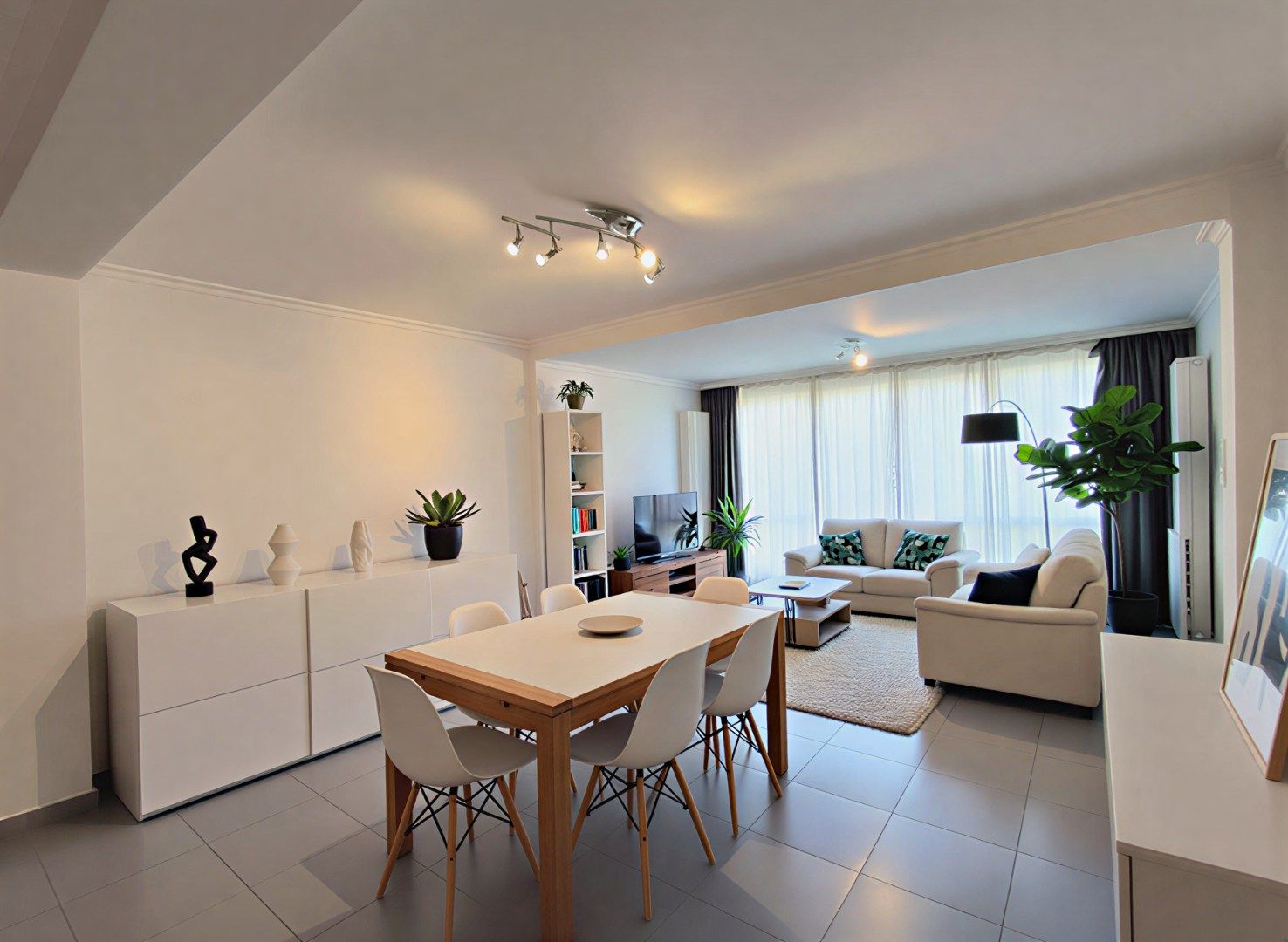 CENTRAAL GELEGEN APPARTEMENT MET STADSTUIN IN HARTJE TIELT foto 2